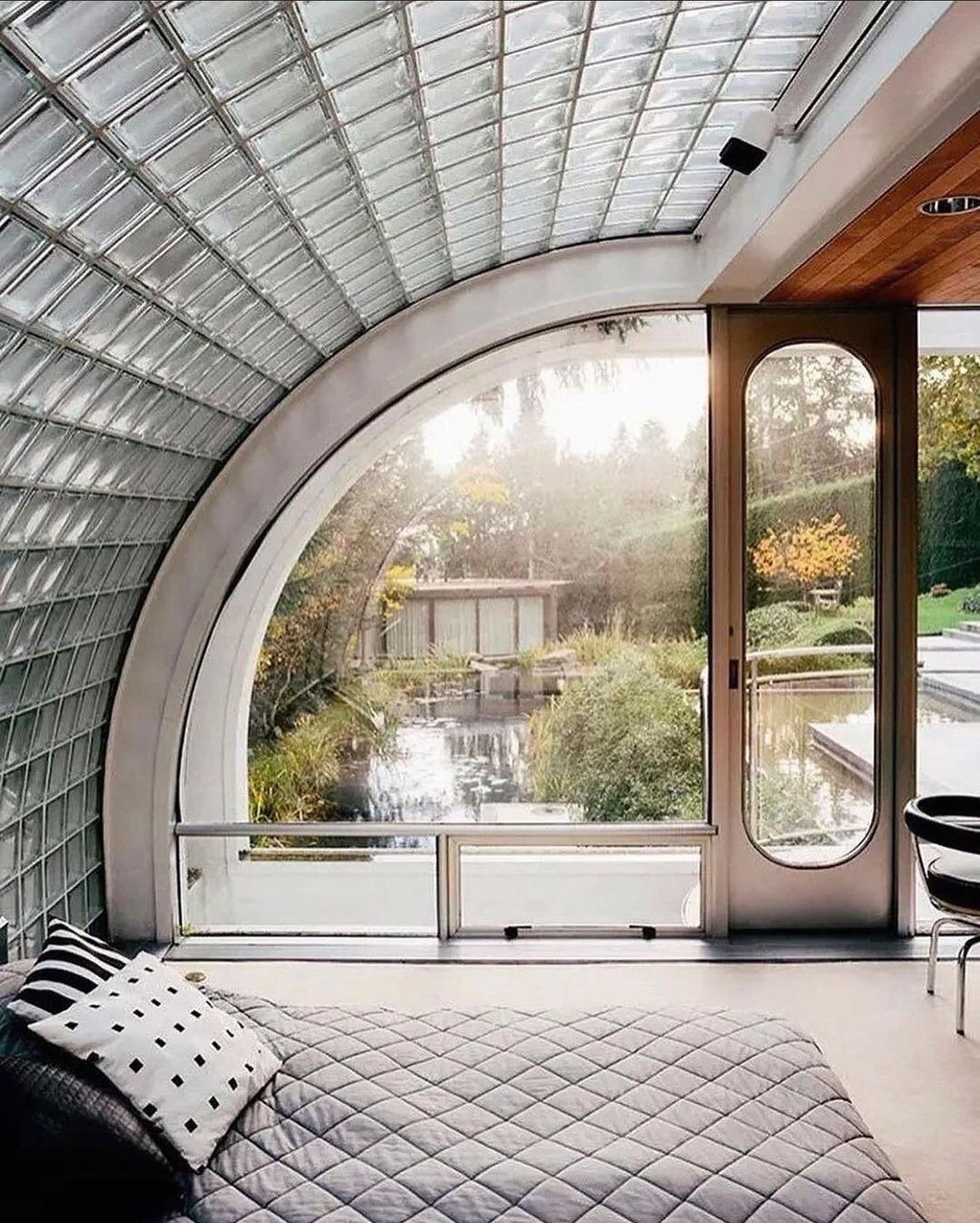 Happy Friday everyone

Eppich House II , West Vancouver, B.C., Canada, 1988

Architects Arthur Erickson 
Interiors Francisco Kripacz
📷 @grantharder for @wallpapermag via @arthurericksonfoundation

#eppichhouse #arthurerickson