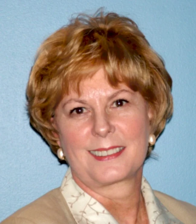 Stephanie Ramsey Headshot.jpg