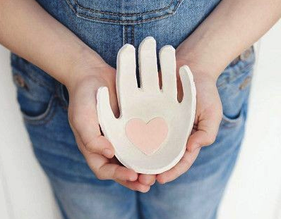 pottery hand.png