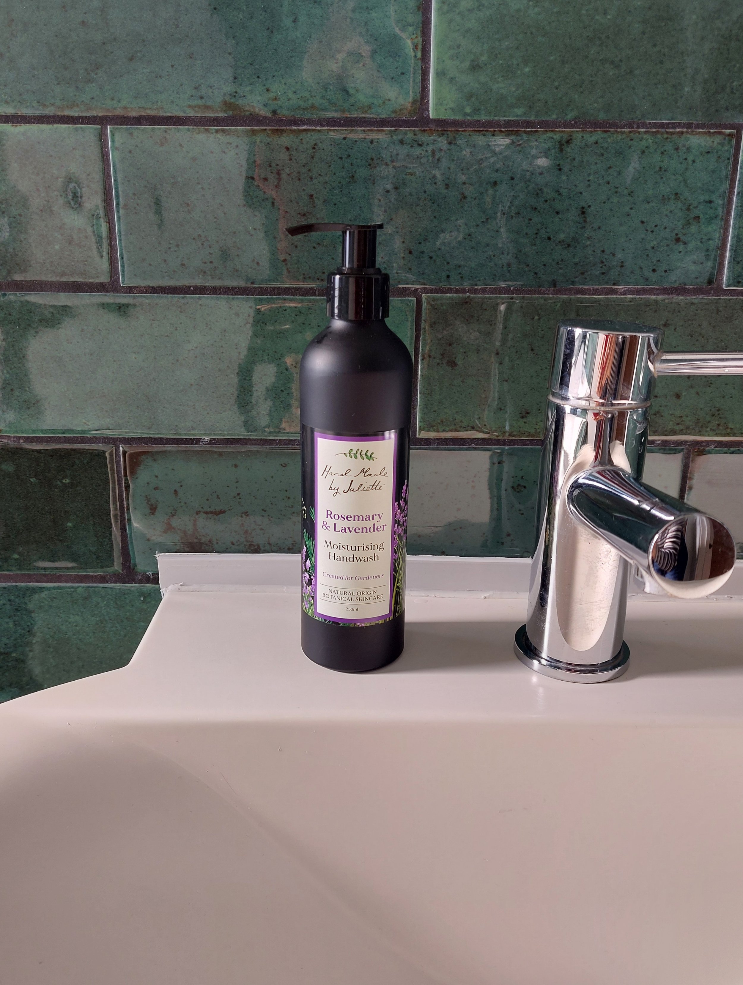 moisturising hand wash.jpg