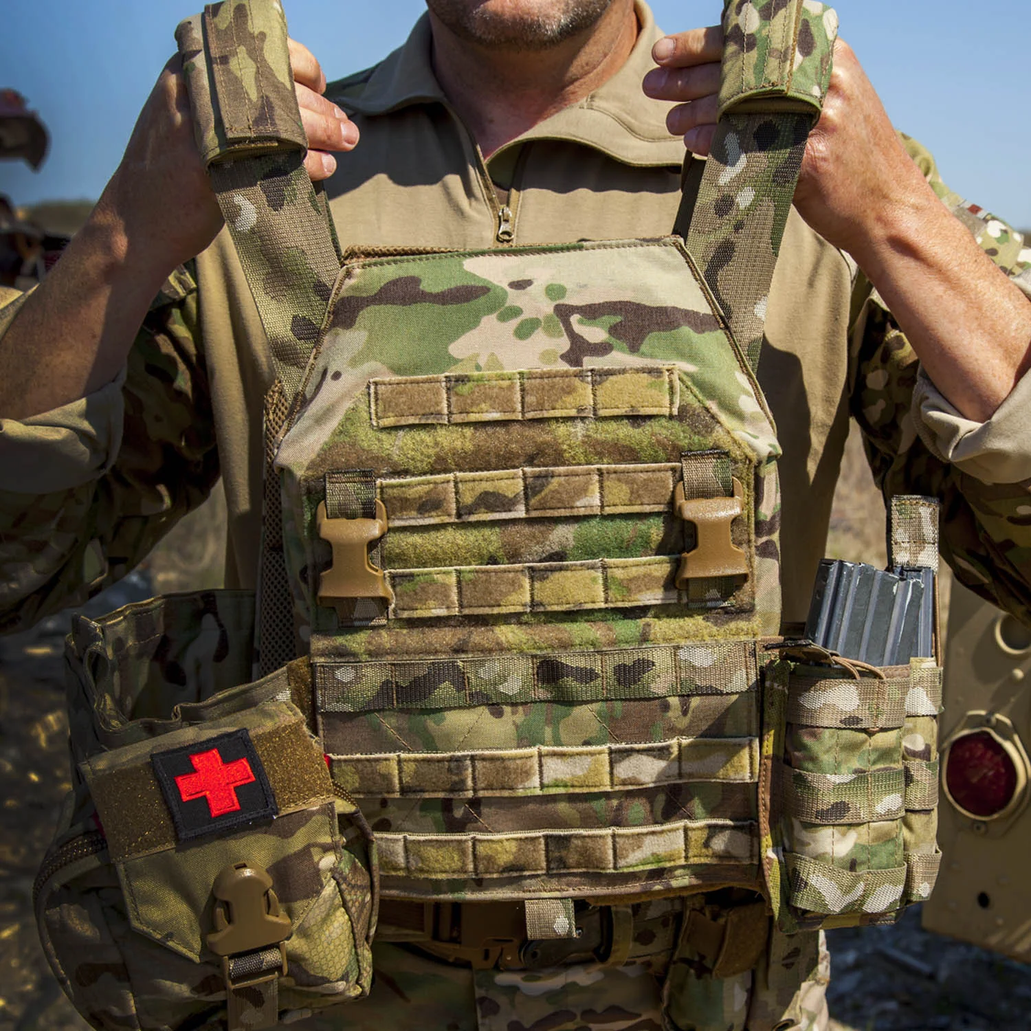 How a Navy SEAL sets up his Body Armor | Navy SEAL Techniques | Tactical Rifleman