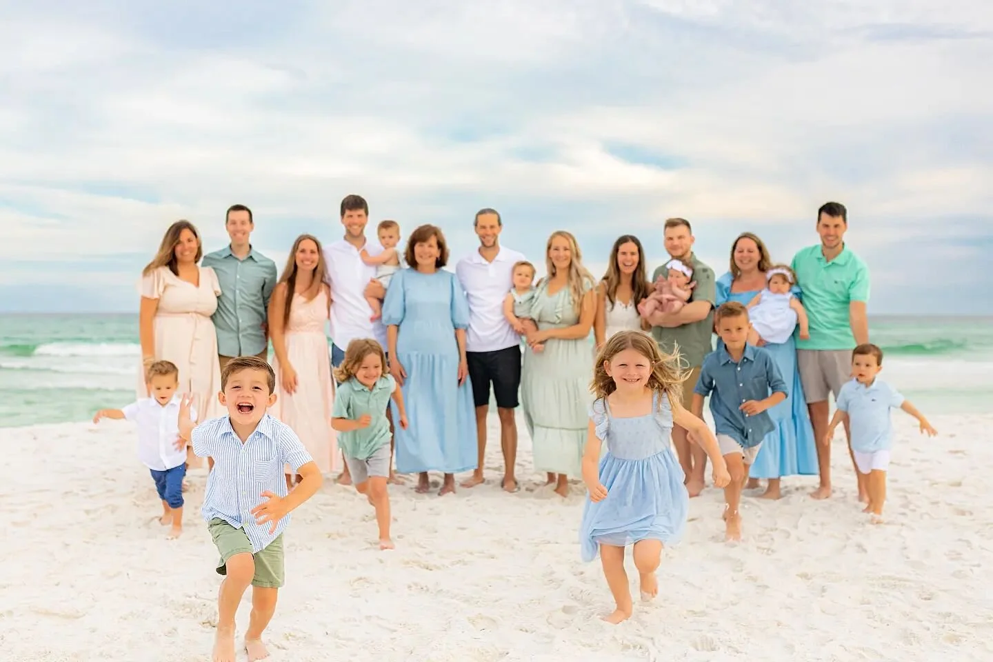 Everybody's running for the weekend!
.
.
.
.
#emeraldcoastphotographer #30Aphotographer #Destinphotographer #Sandestinphotographer #miramarbeachphotographer #rosemarybeachphotographer
#alysbeachphotographer #okaloosaislandphotographer #watercolorphot