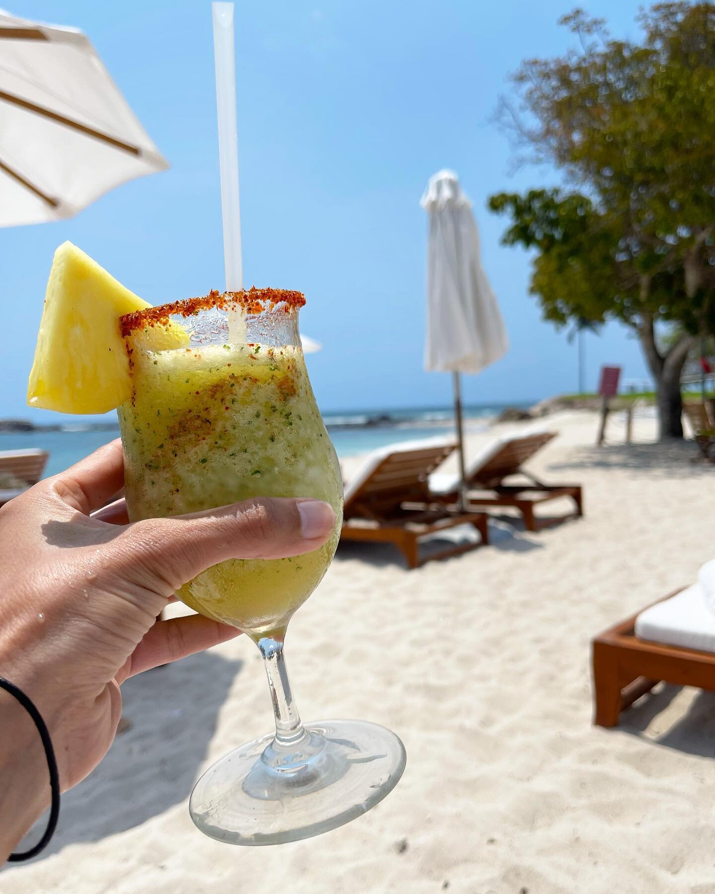 My new favorite drink 🍹&hellip; inspired by smoothies on the beach in @puntamita - so refreshing, loaded with Vitamin C and tastes delicious 😍!
.
.
Pina Twist:
Pineapple
Mango
Mint
Blanco Tequila - my go to is @donjuliotequila 
Ice
@tajinusa on the