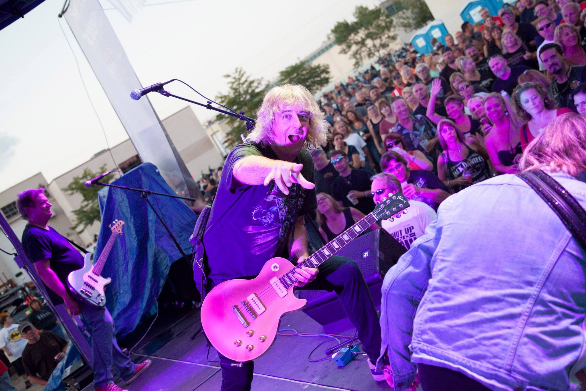 THIRSTY DUCK OUTSIDE CONCERT