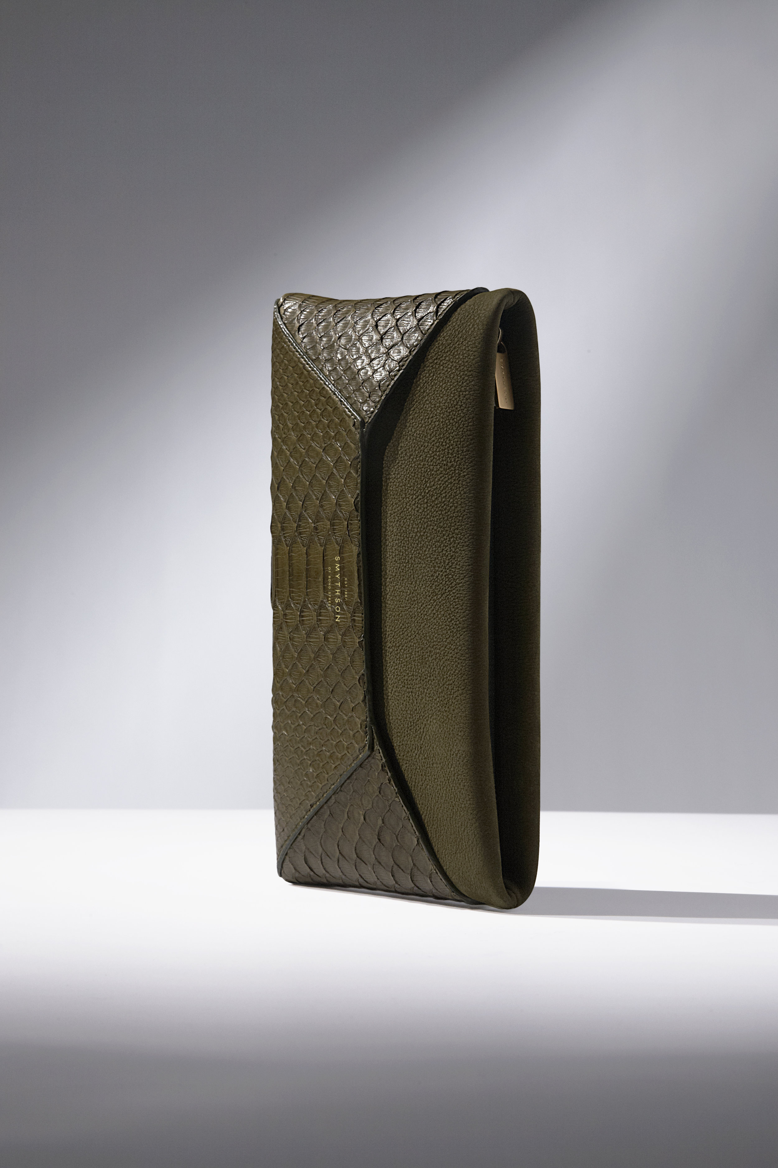 clutch vertical a.jpg