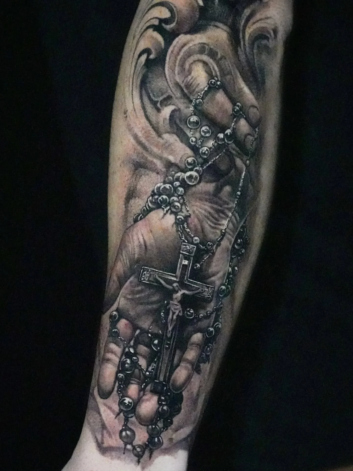 Making progress on this Jesus and rosary sleeve. This is one of the projects I had pre designed and Chris picked it out of my available designs. I've been pretty stoked to do this one and I can't wait to start on the portrait of Jesus next week