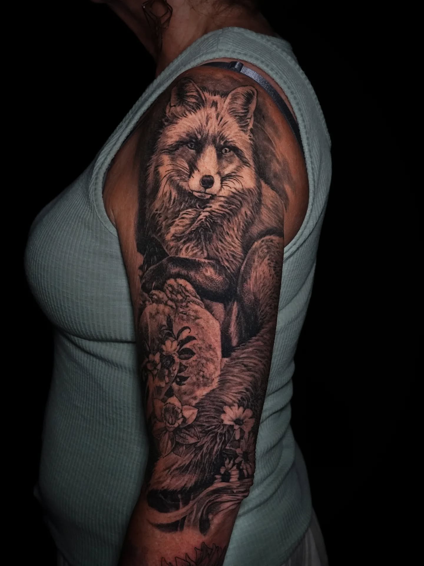 Healed fox for Debbie🙏

December is now open for scheduling! You can find my calendar in my Bio. Accepting new and continuing projects. 

A little reminder to all my clients, i will retain the hourly rate that we started with for your project. Even 