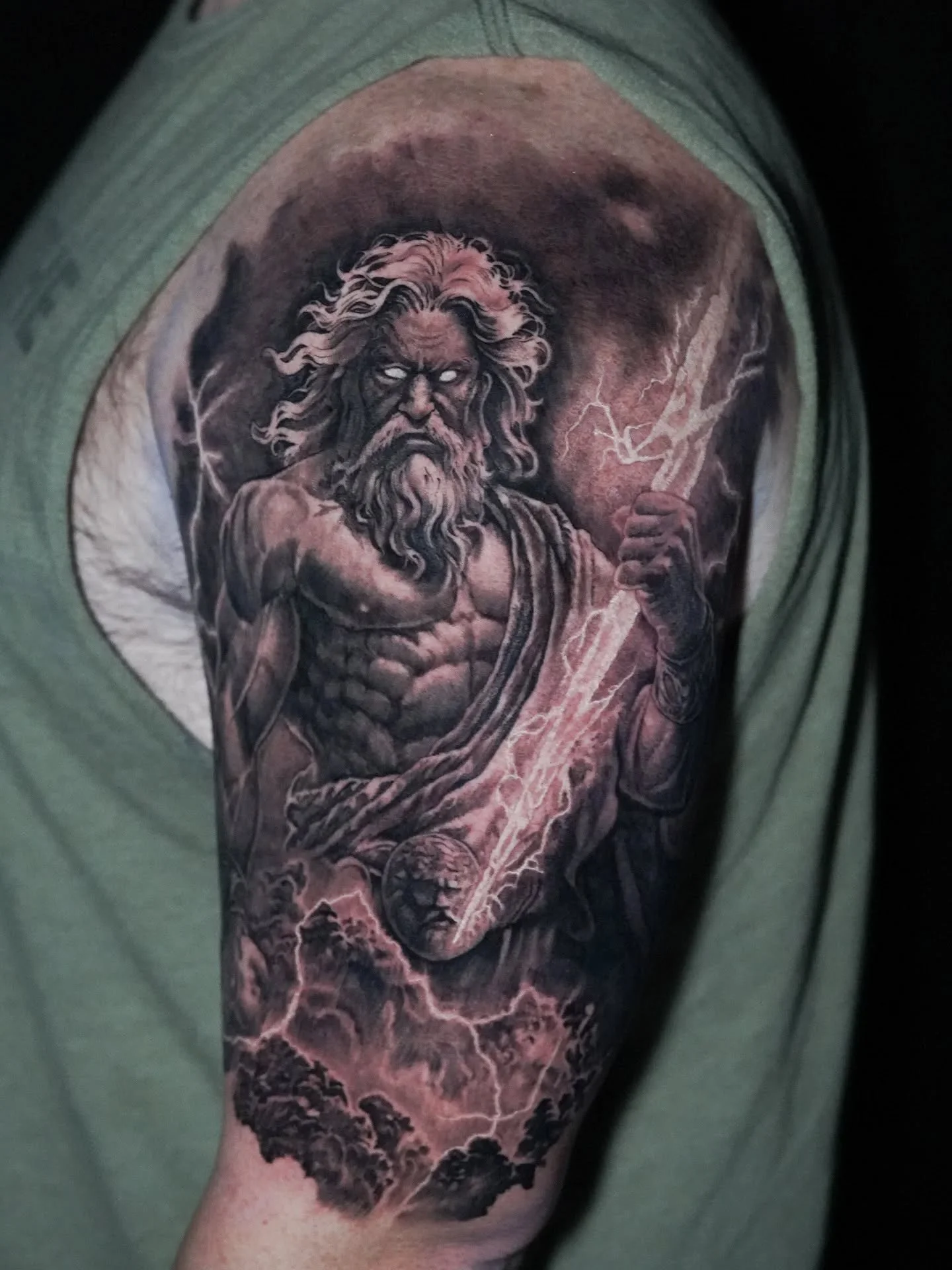 March is now open for scheduling! If you have a new project you're wanting to start or just continue a current project, you can find my calendar linked in my Bio. 

Just click the "Book Now" to view my openings! 

This tattoo was completed 