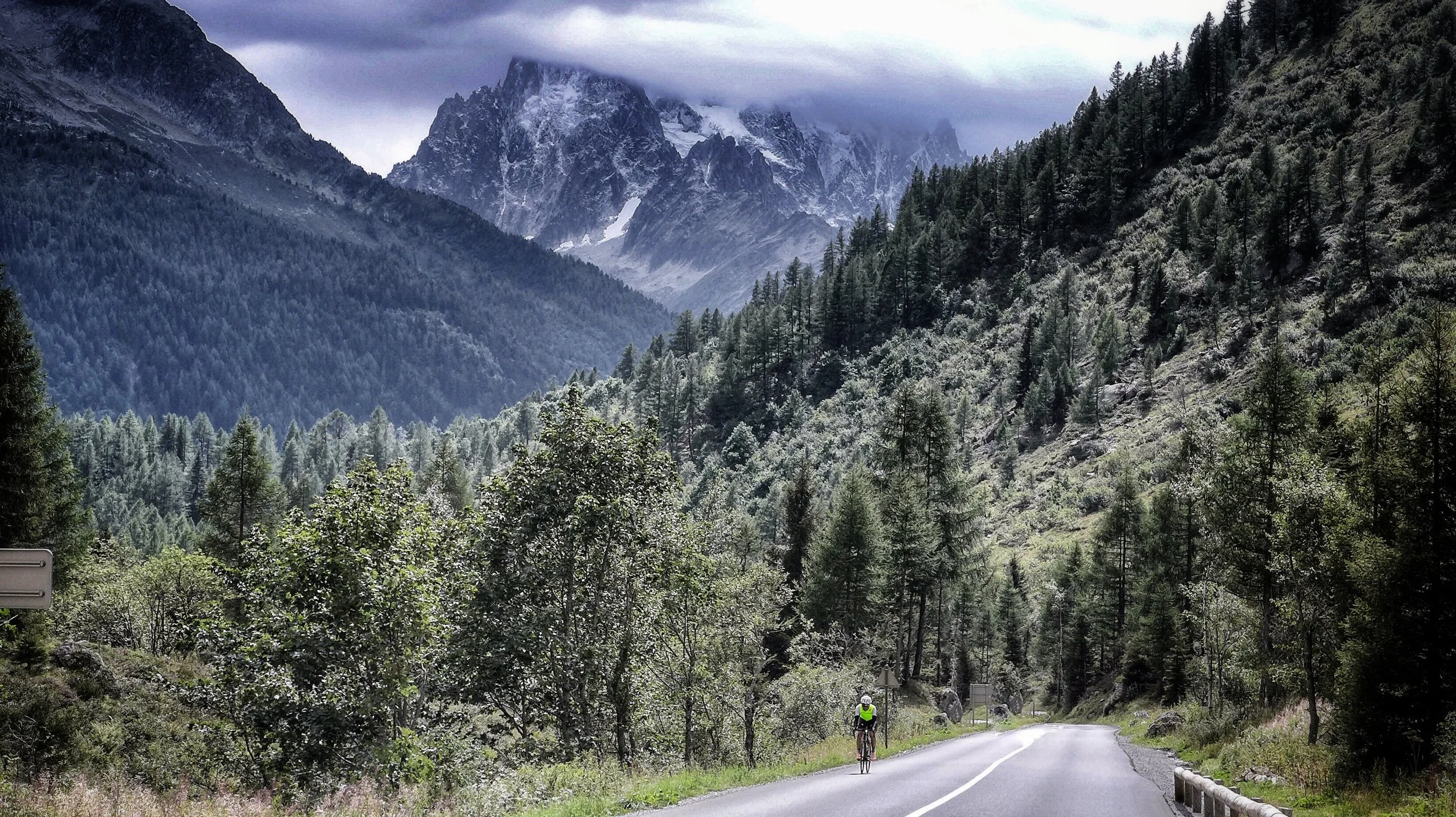 Matthias Scherer on Tour Mont Blanc RaceBike (330k's, +8000 Vertical m) 2017 - 15h09 min - picture Tanja Schmitt