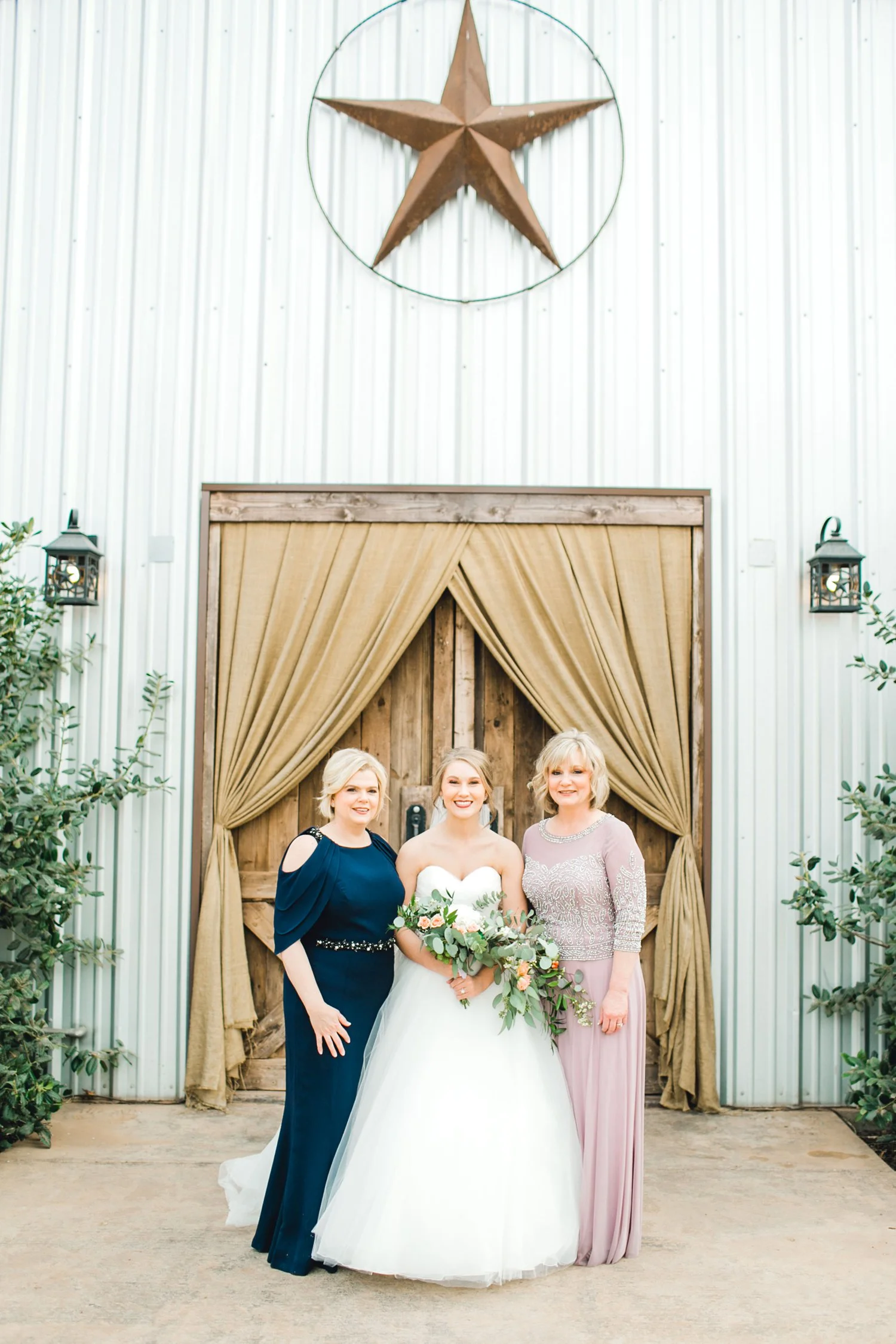 kayla-jacob-dow-cotton-creek-barn-lubbock-wedding-photographer-alleej0036.jpg
