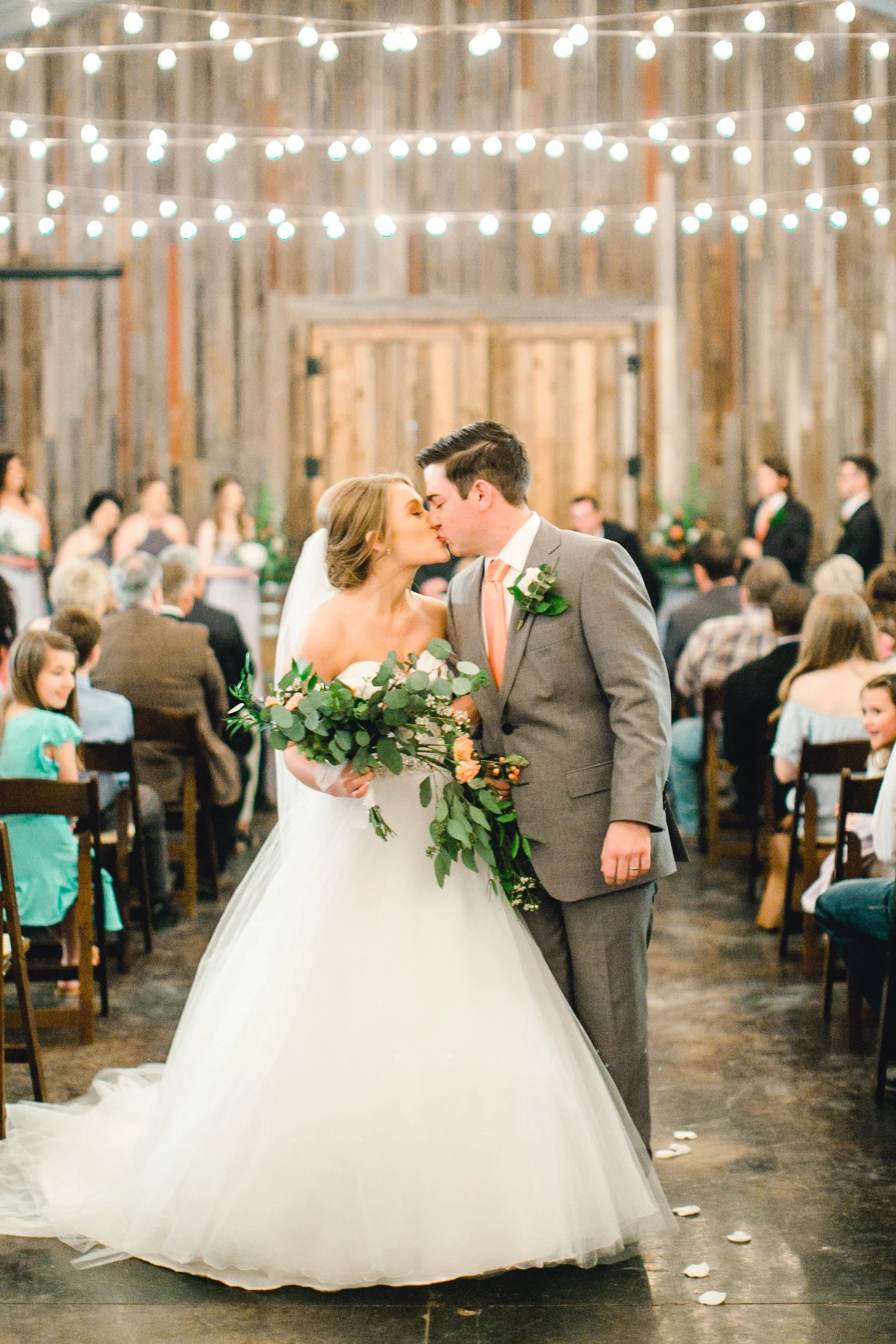 kayla-jacob-dow-cotton-creek-barn-lubbock-wedding-photographer-alleej0092.jpg