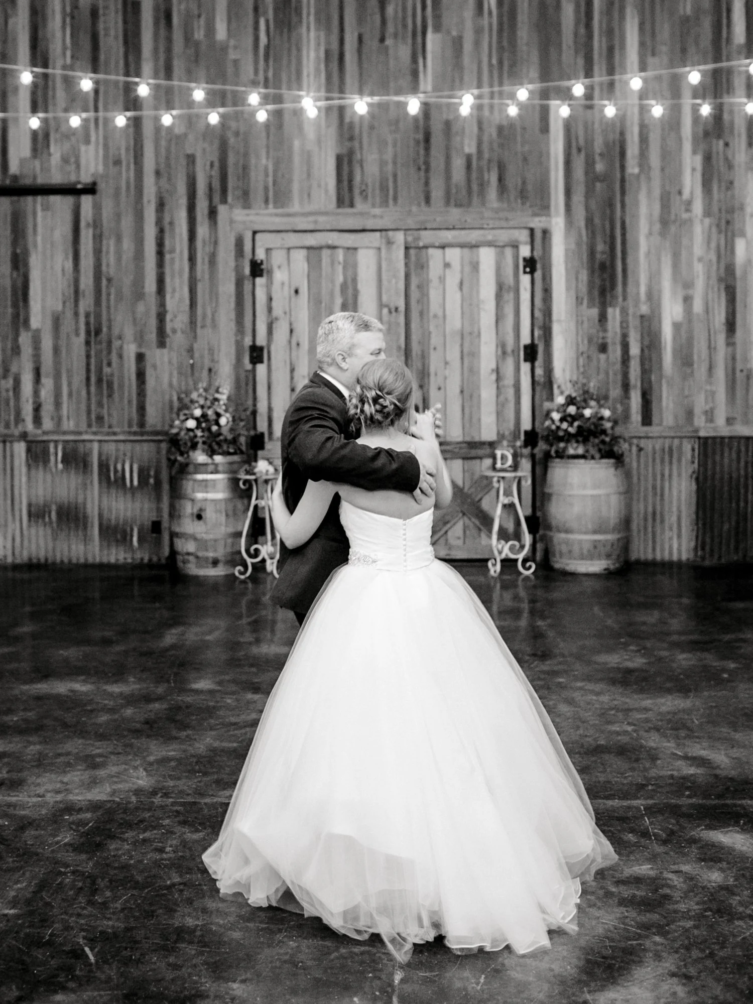 kayla-jacob-dow-cotton-creek-barn-lubbock-wedding-photographer-alleej0142.jpg
