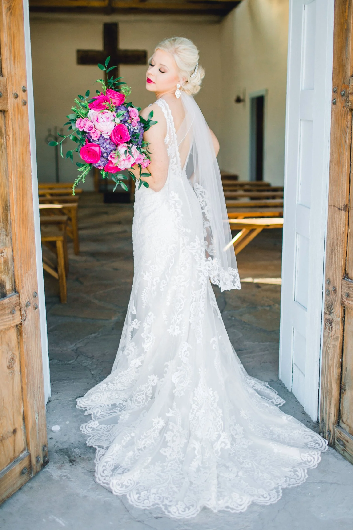 Jenna-evans-bridals-balmorhea-texas-fort-davis-wedding-photographer-lubbock-photographer__0026.jpg