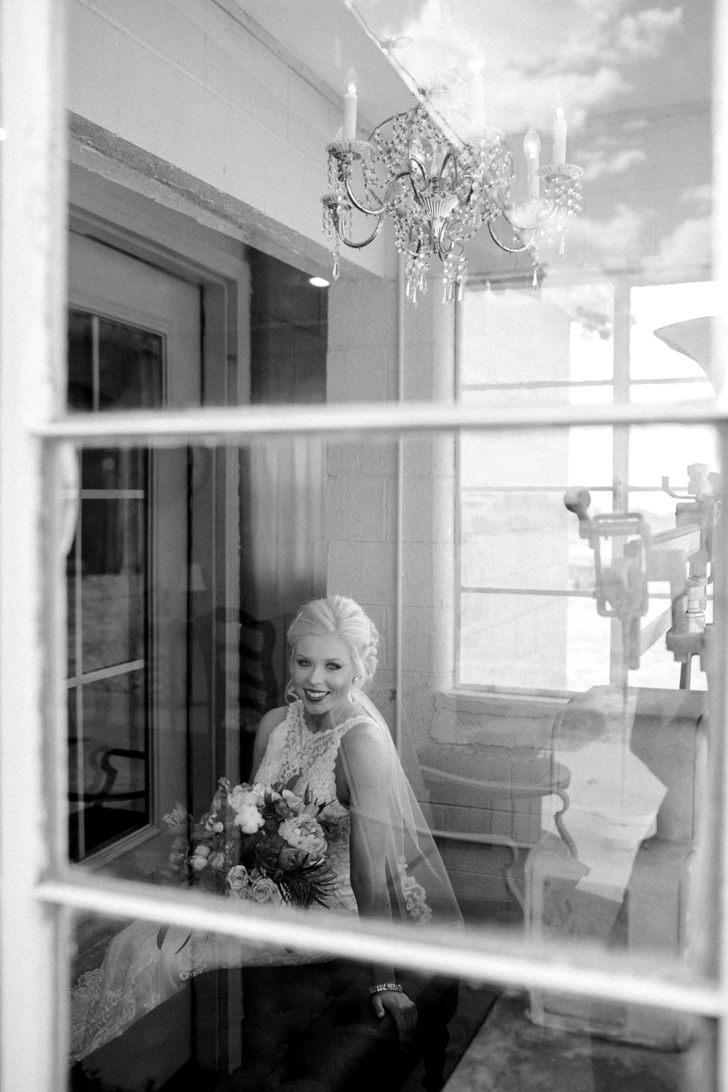 Jenna-and-garrett-Everett-kitalou-gin-lubbock-wedding-dayspring-designs-lubbock-wedding-photographer_0041.jpg