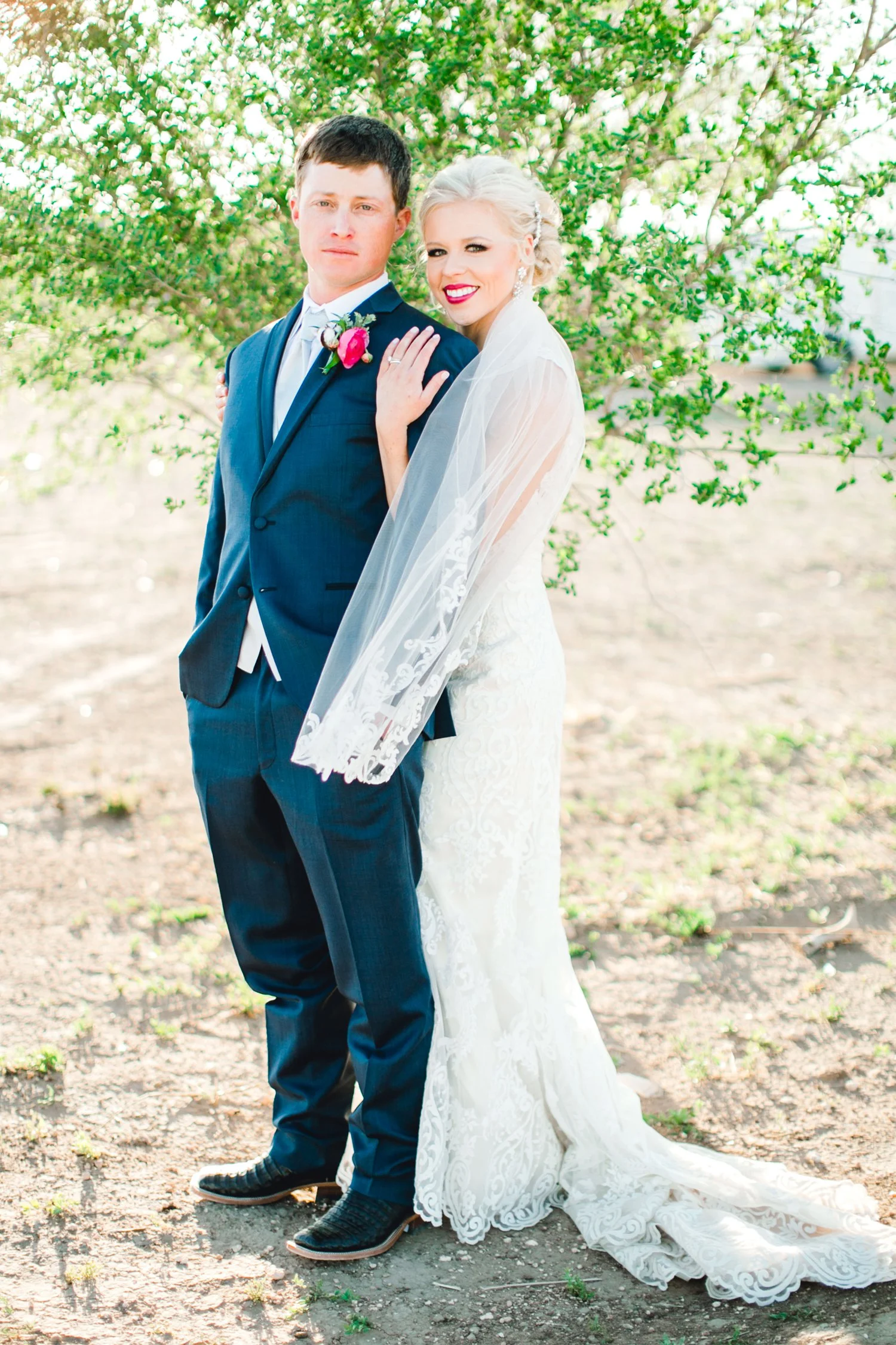 Jenna-and-garrett-Everett-kitalou-gin-lubbock-wedding-dayspring-designs-lubbock-wedding-photographer_0132.jpg