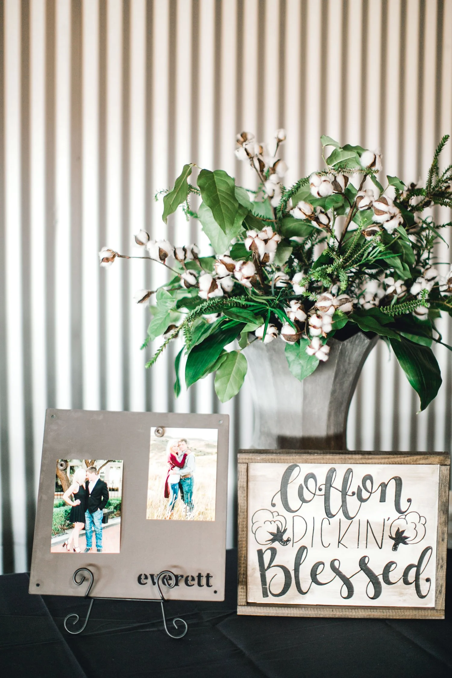Jenna-and-garrett-Everett-kitalou-gin-lubbock-wedding-dayspring-designs-lubbock-wedding-photographer_0149.jpg