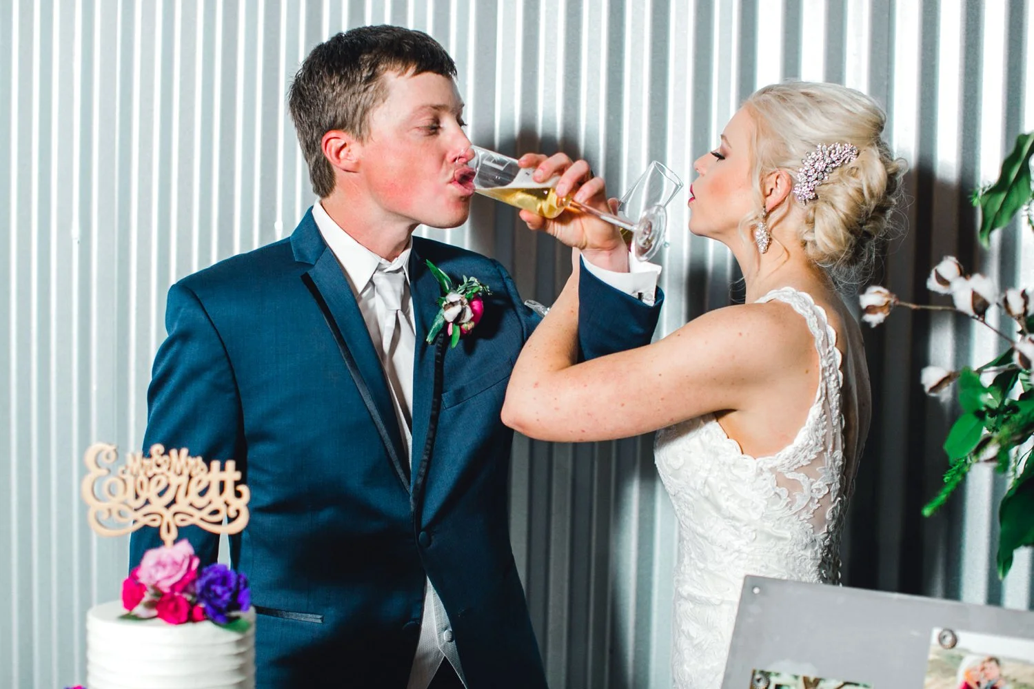 Jenna-and-garrett-Everett-kitalou-gin-lubbock-wedding-dayspring-designs-lubbock-wedding-photographer_0160.jpg