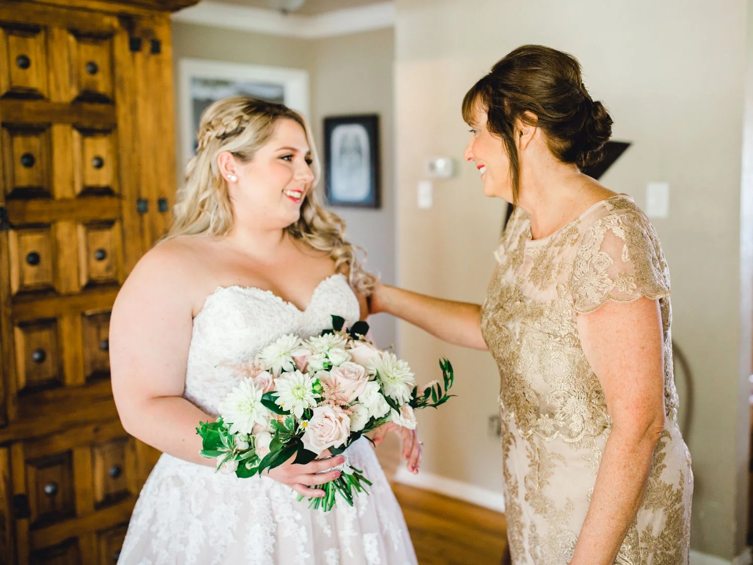 SARAH_AND_GEOFFREY_SHARP_SPIRIT_RANCH_WEDDING_ALLEEJ_LUBBOCK_TX_0006.jpg