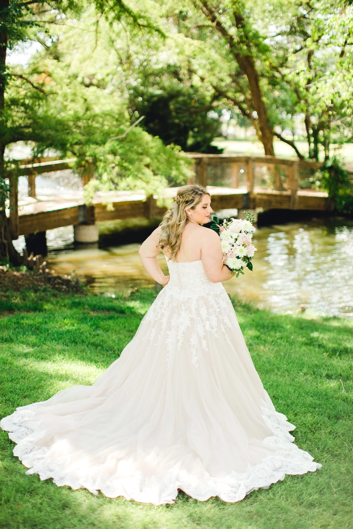 SARAH_AND_GEOFFREY_SHARP_SPIRIT_RANCH_WEDDING_ALLEEJ_LUBBOCK_TX_0025.jpg