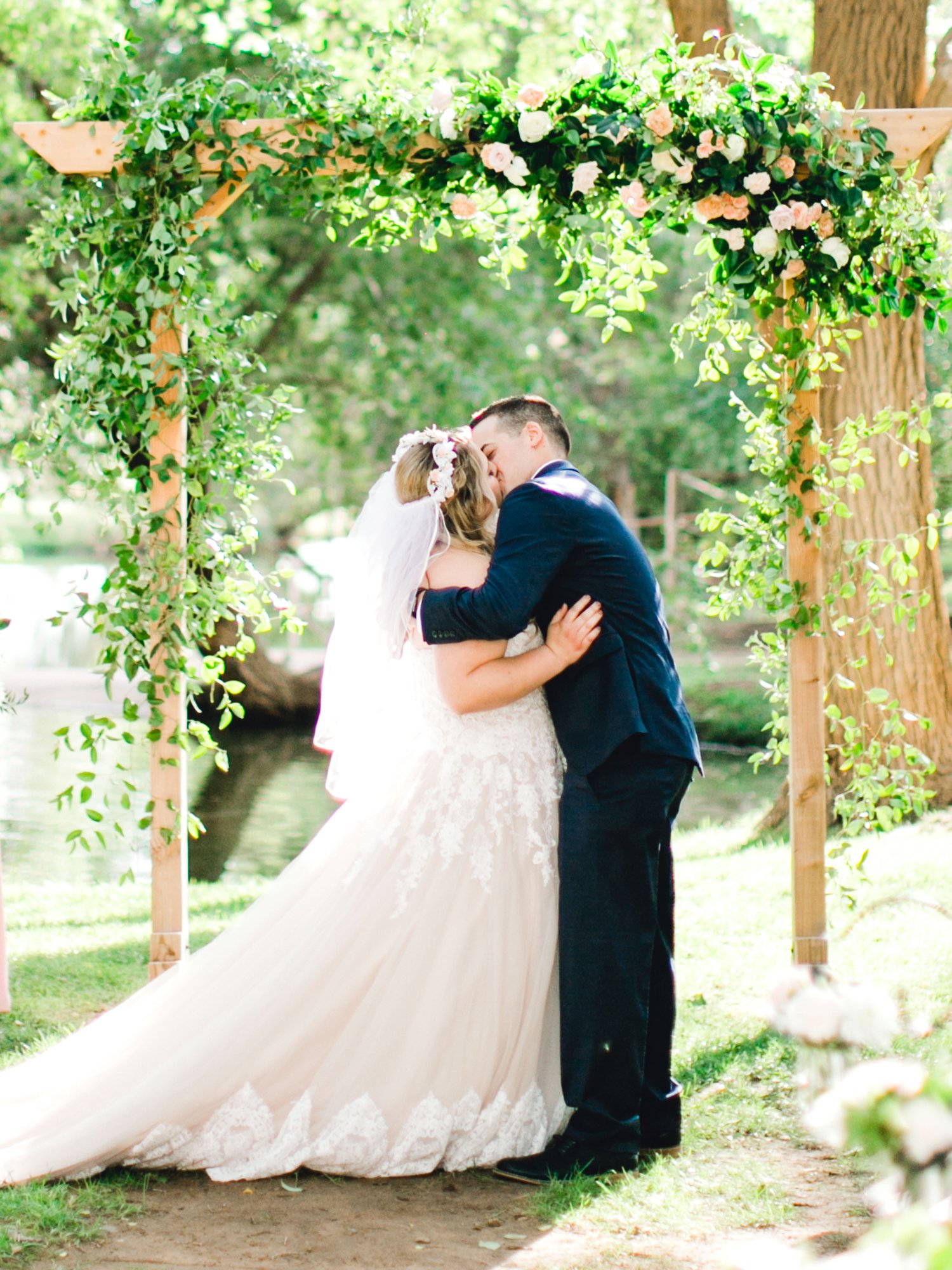 SARAH_AND_GEOFFREY_SHARP_SPIRIT_RANCH_WEDDING_ALLEEJ_LUBBOCK_TX_0077.jpg