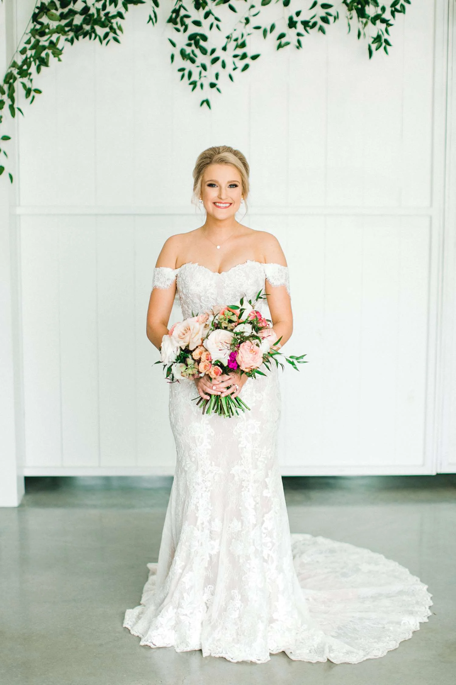 HEBERT_MORGAN_AND_CLAY_ALLEEJ_THE_FARMHOUSE_MONTGOMERY_TEXAS_WEDDING_0018.jpg