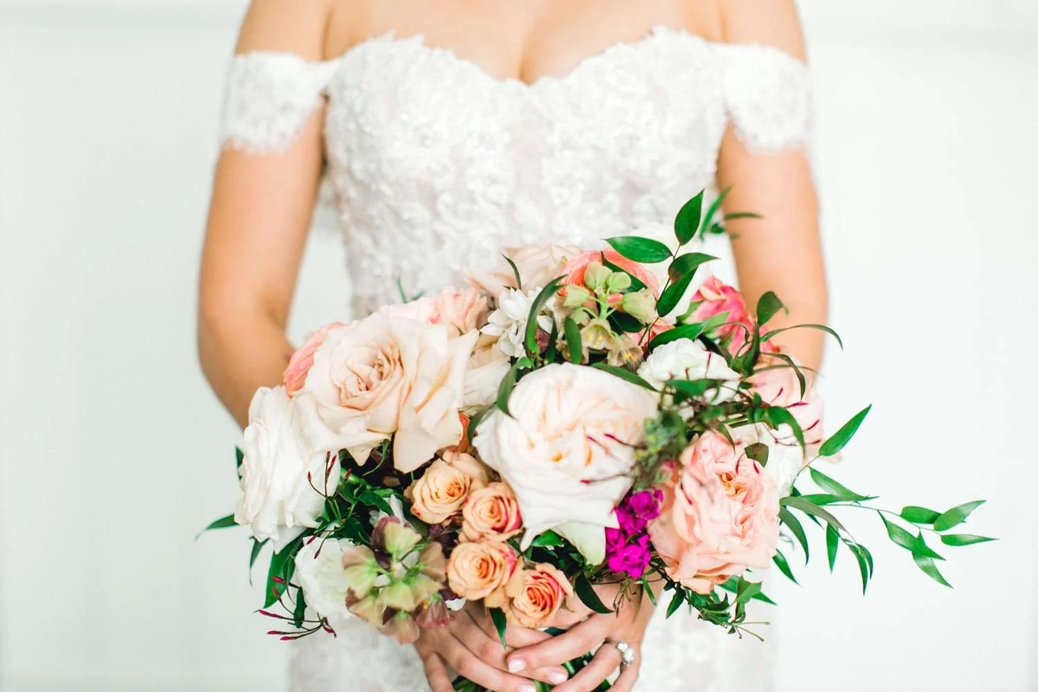 HEBERT_MORGAN_AND_CLAY_ALLEEJ_THE_FARMHOUSE_MONTGOMERY_TEXAS_WEDDING_0024.jpg
