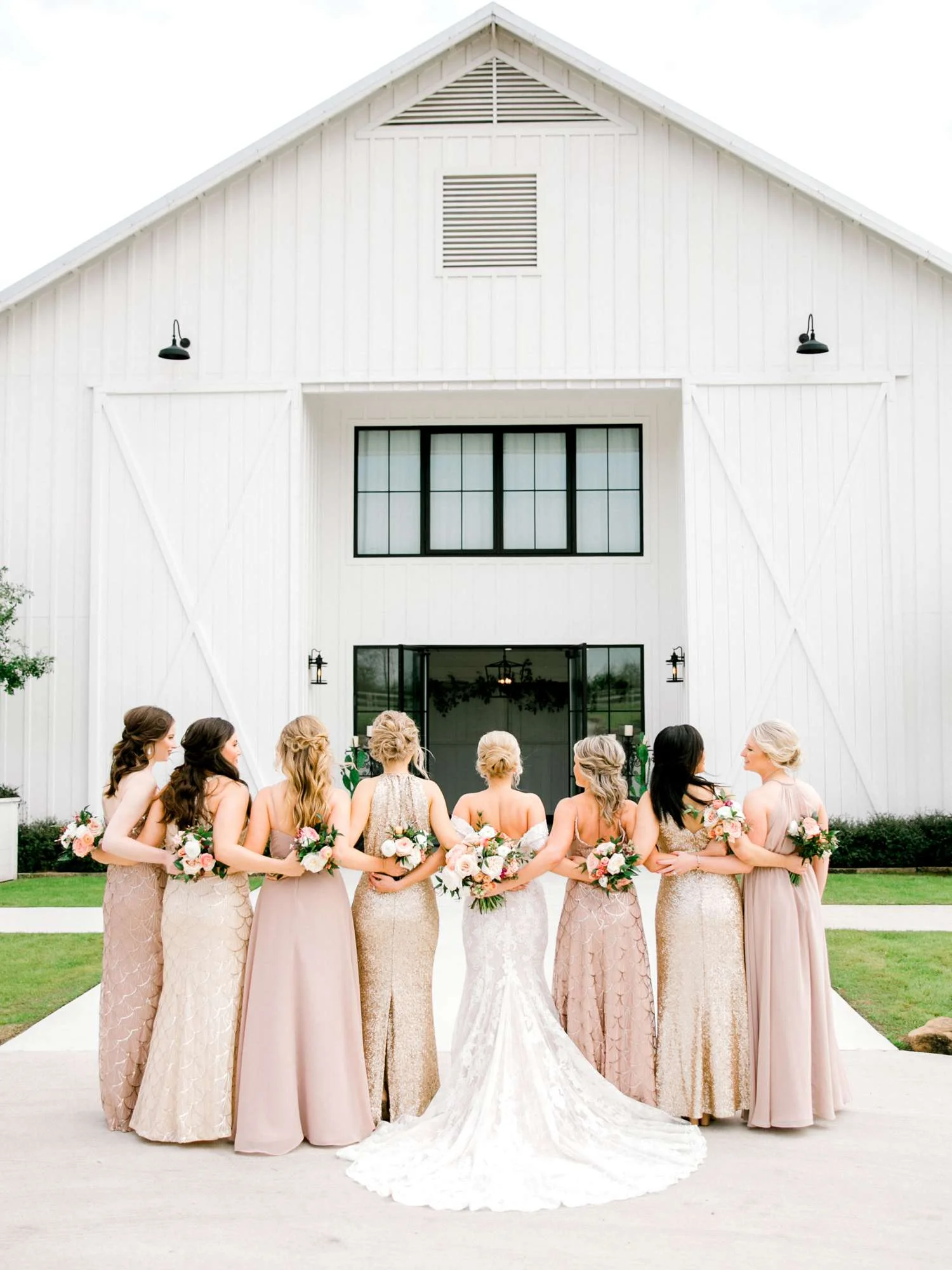 HEBERT_MORGAN_AND_CLAY_ALLEEJ_THE_FARMHOUSE_MONTGOMERY_TEXAS_WEDDING_0026.jpg