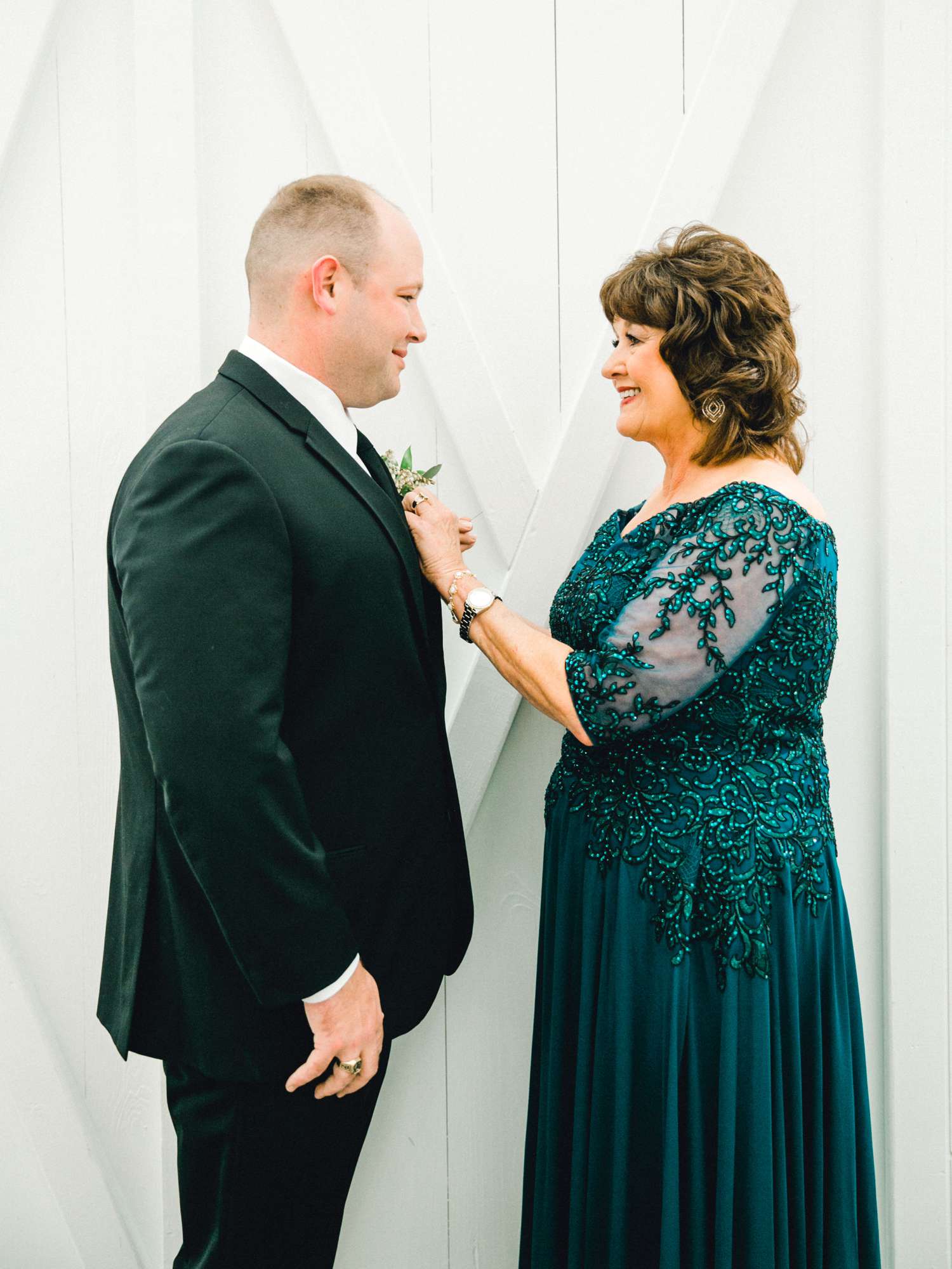 HEBERT_MORGAN_AND_CLAY_ALLEEJ_THE_FARMHOUSE_MONTGOMERY_TEXAS_WEDDING_0033.jpg