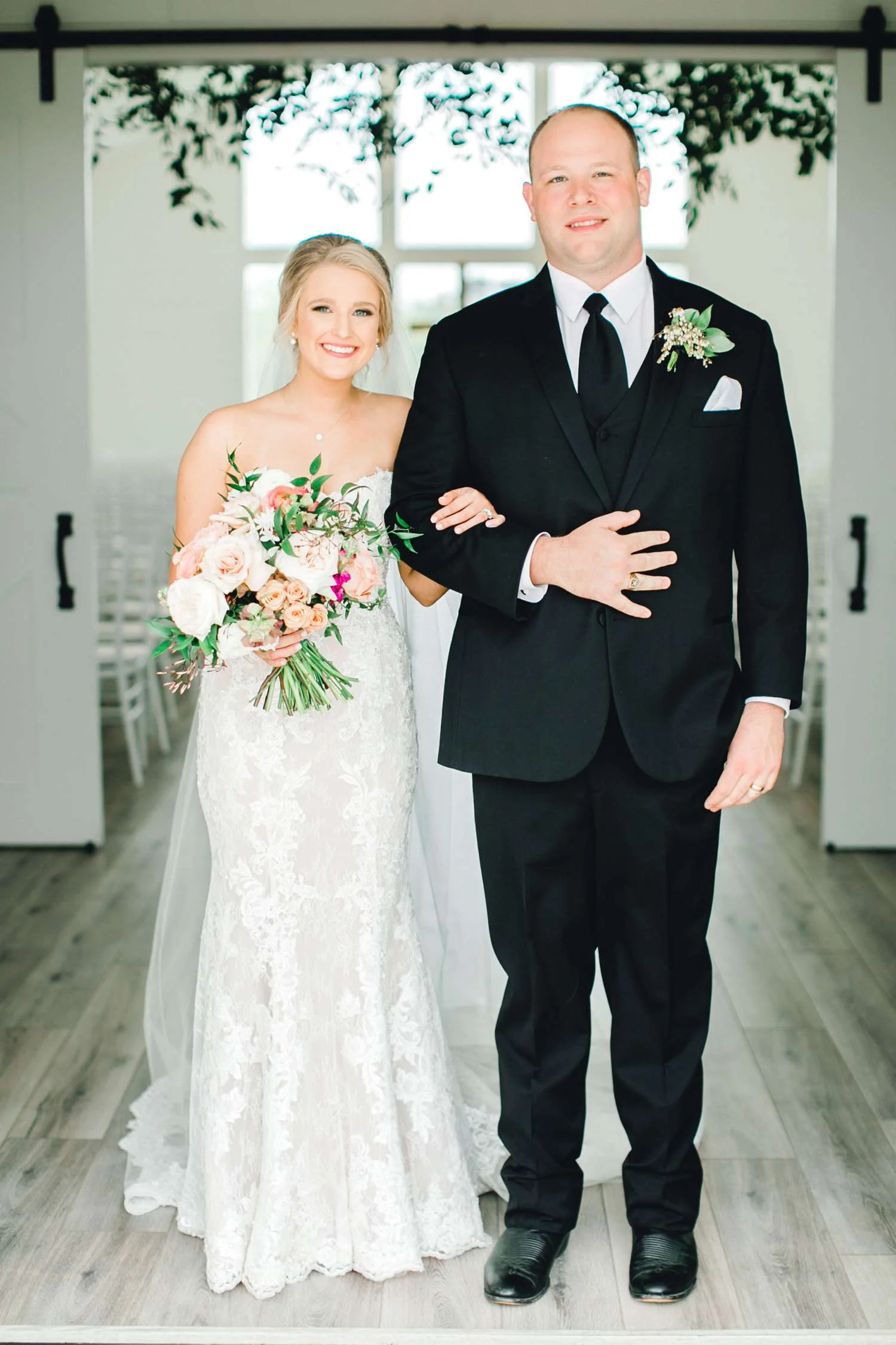 HEBERT_MORGAN_AND_CLAY_ALLEEJ_THE_FARMHOUSE_MONTGOMERY_TEXAS_WEDDING_0058.jpg