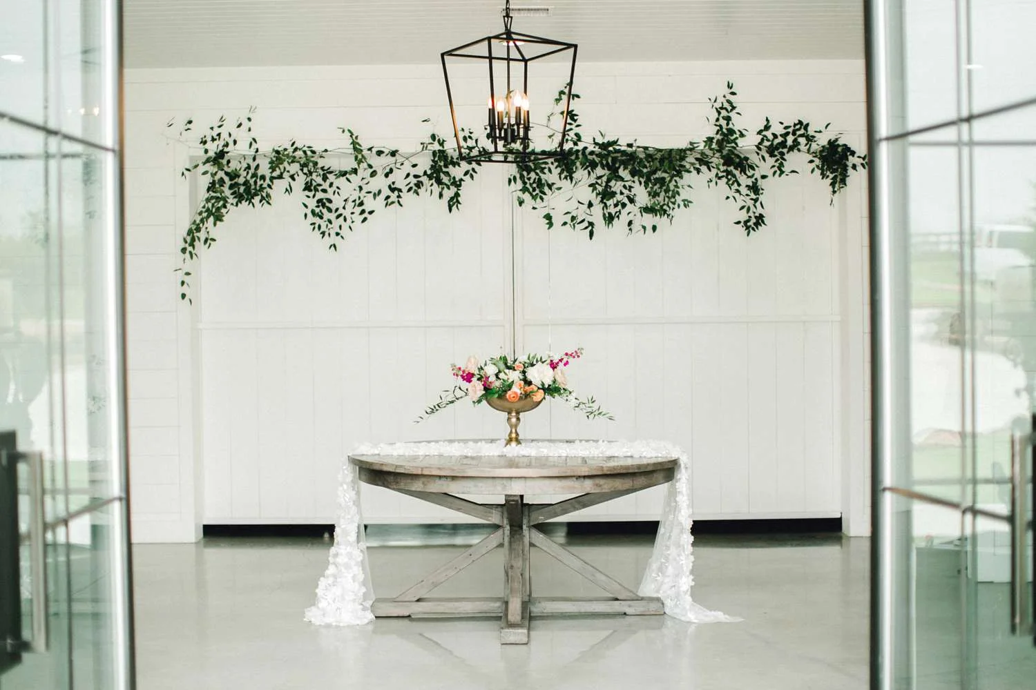 HEBERT_MORGAN_AND_CLAY_ALLEEJ_THE_FARMHOUSE_MONTGOMERY_TEXAS_WEDDING_0060.jpg