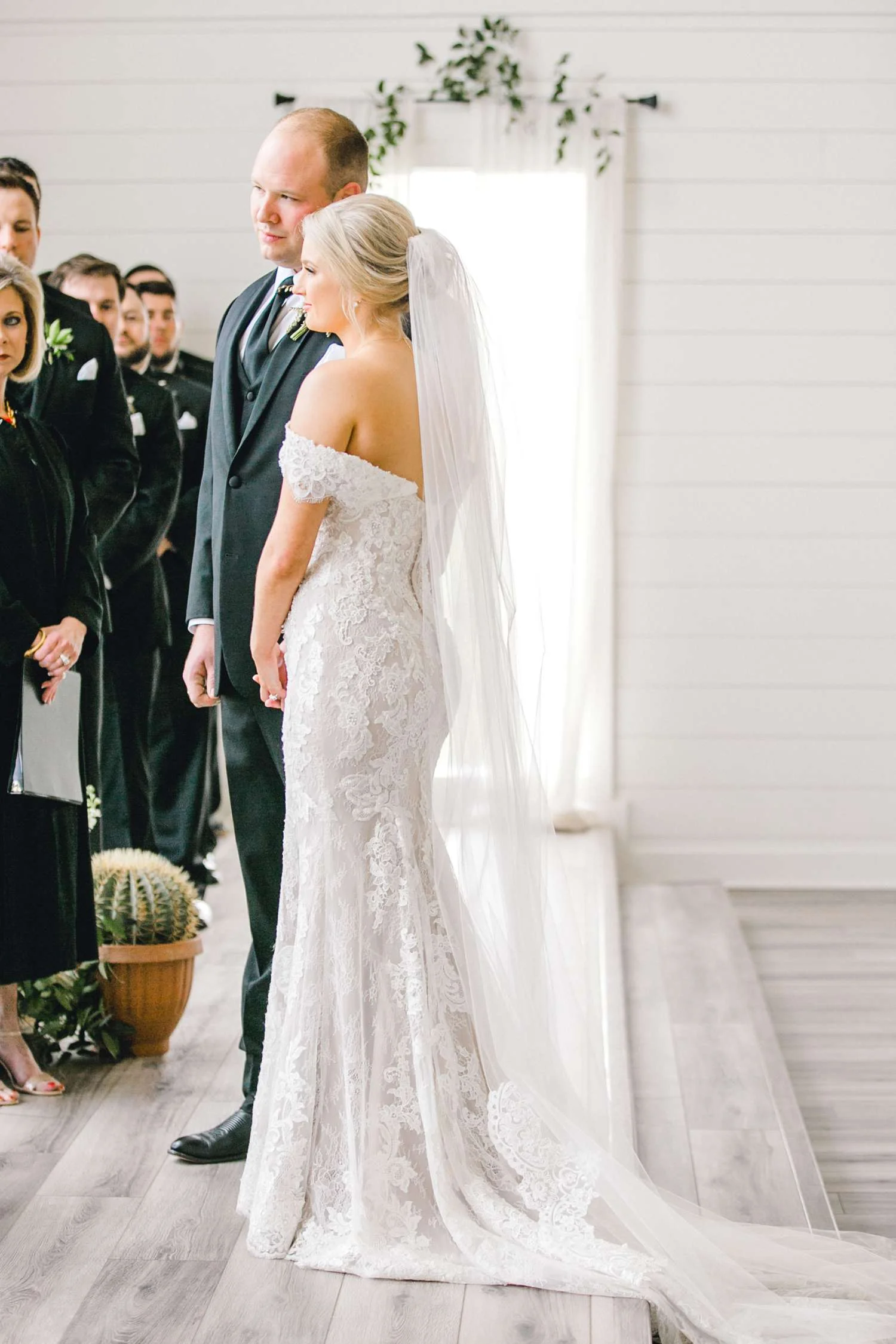 HEBERT_MORGAN_AND_CLAY_ALLEEJ_THE_FARMHOUSE_MONTGOMERY_TEXAS_WEDDING_0101.jpg