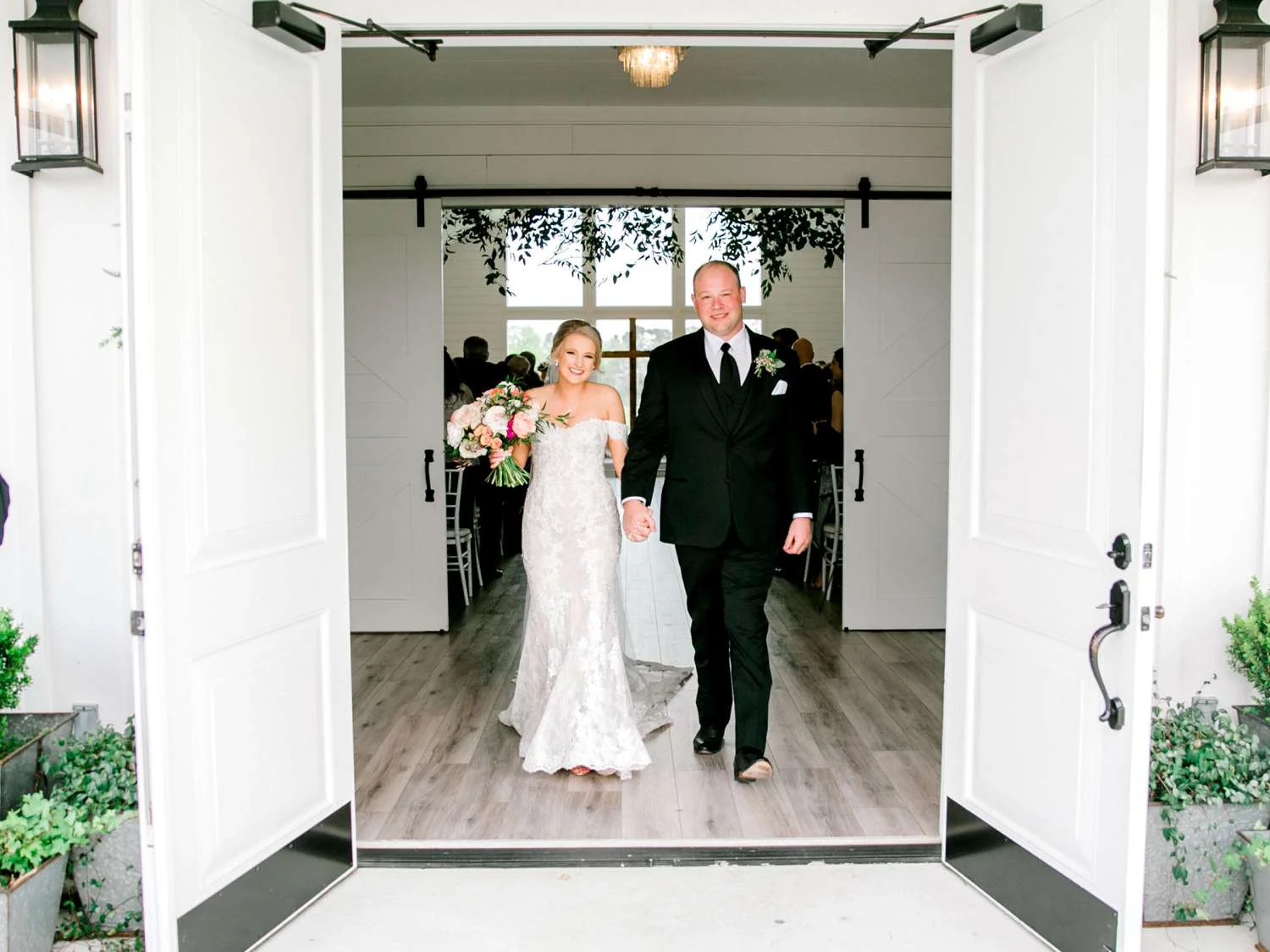 HEBERT_MORGAN_AND_CLAY_ALLEEJ_THE_FARMHOUSE_MONTGOMERY_TEXAS_WEDDING_0113.jpg