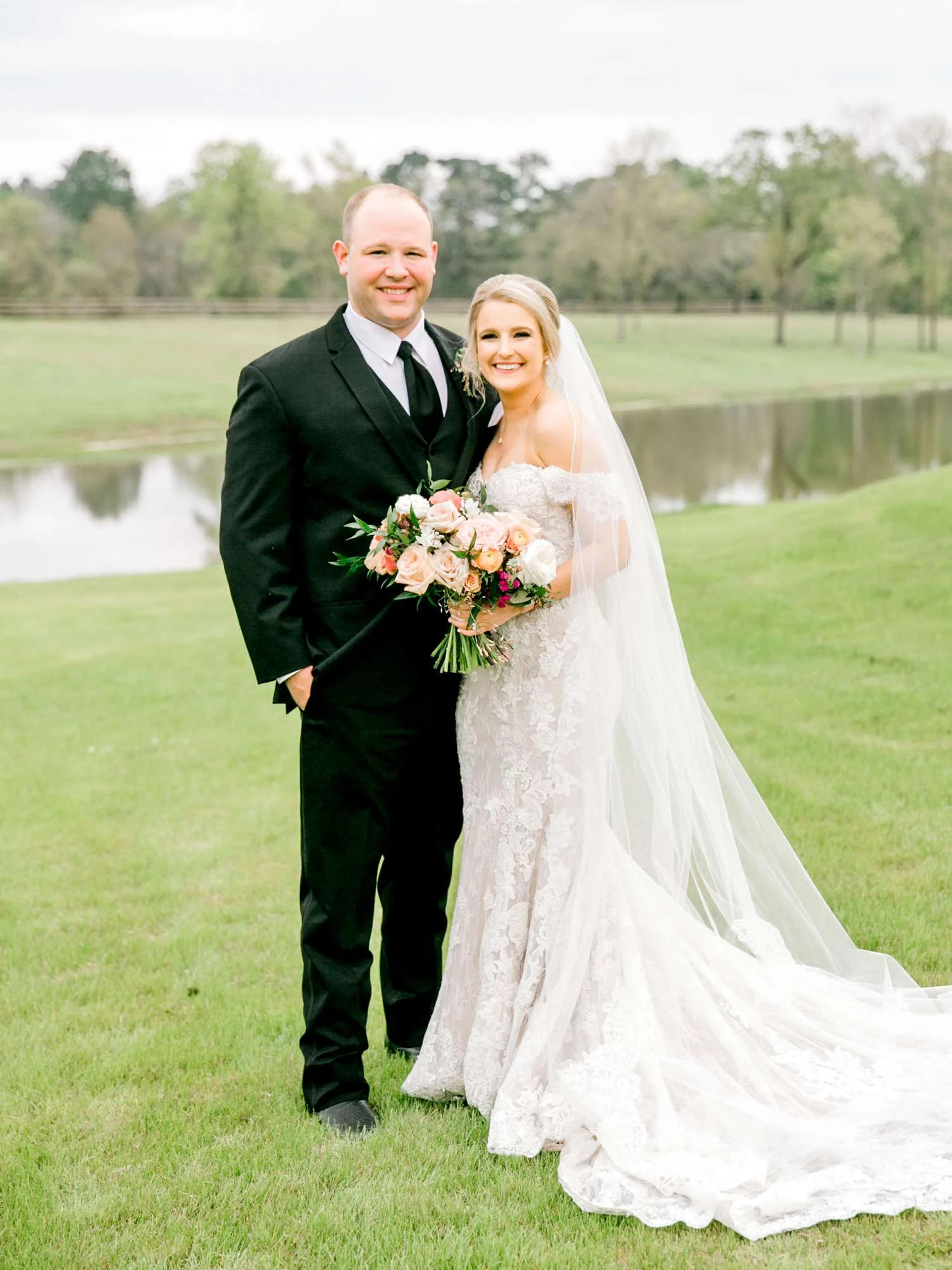 HEBERT_MORGAN_AND_CLAY_ALLEEJ_THE_FARMHOUSE_MONTGOMERY_TEXAS_WEDDING_0131.jpg
