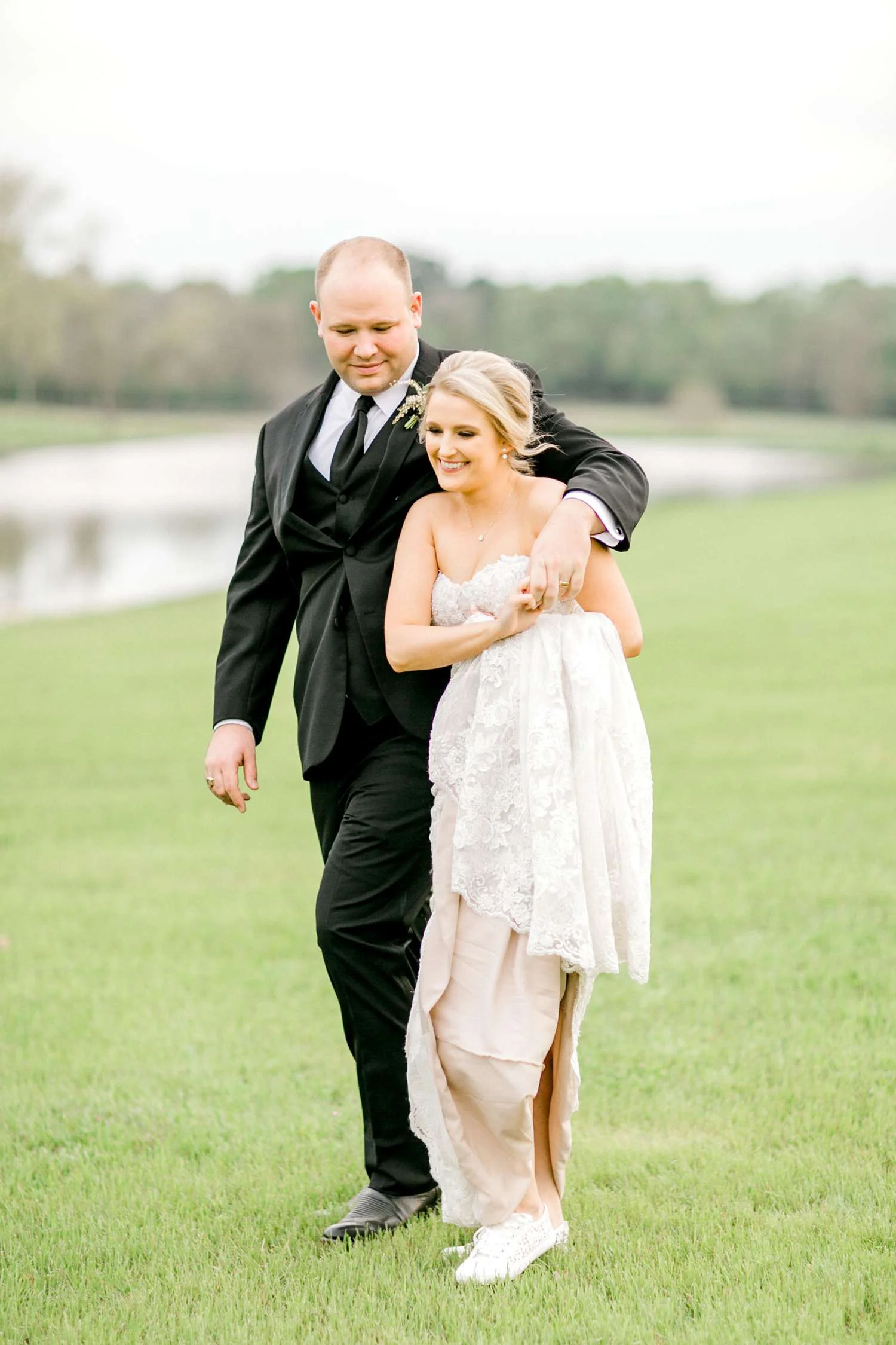 HEBERT_MORGAN_AND_CLAY_ALLEEJ_THE_FARMHOUSE_MONTGOMERY_TEXAS_WEDDING_0145.jpg