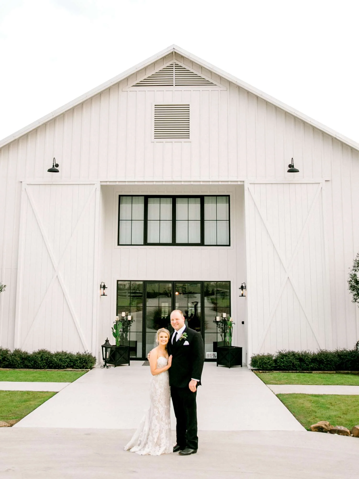 HEBERT_MORGAN_AND_CLAY_ALLEEJ_THE_FARMHOUSE_MONTGOMERY_TEXAS_WEDDING_0147.jpg
