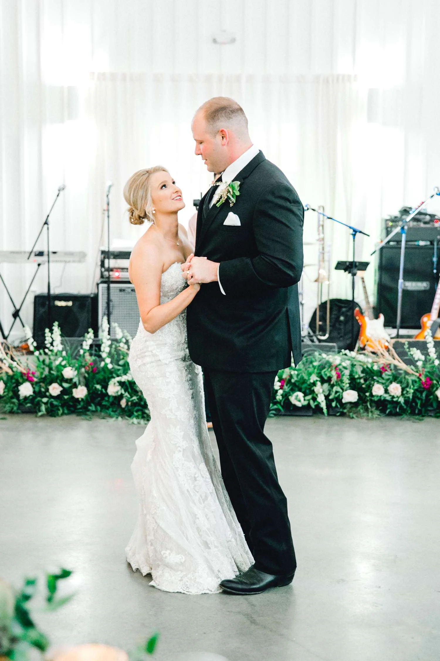 HEBERT_MORGAN_AND_CLAY_ALLEEJ_THE_FARMHOUSE_MONTGOMERY_TEXAS_WEDDING_0167.jpg