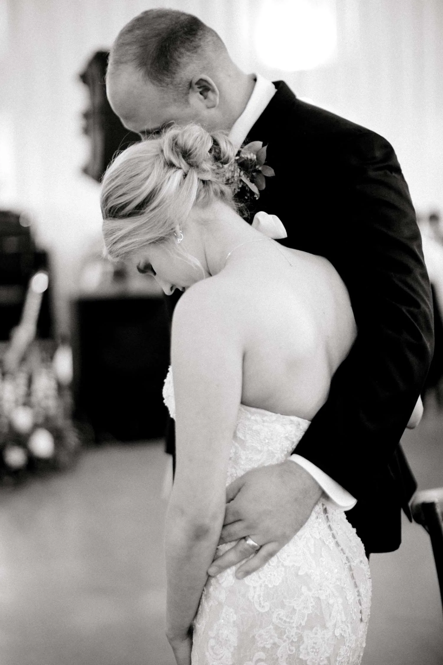HEBERT_MORGAN_AND_CLAY_ALLEEJ_THE_FARMHOUSE_MONTGOMERY_TEXAS_WEDDING_0183.jpg