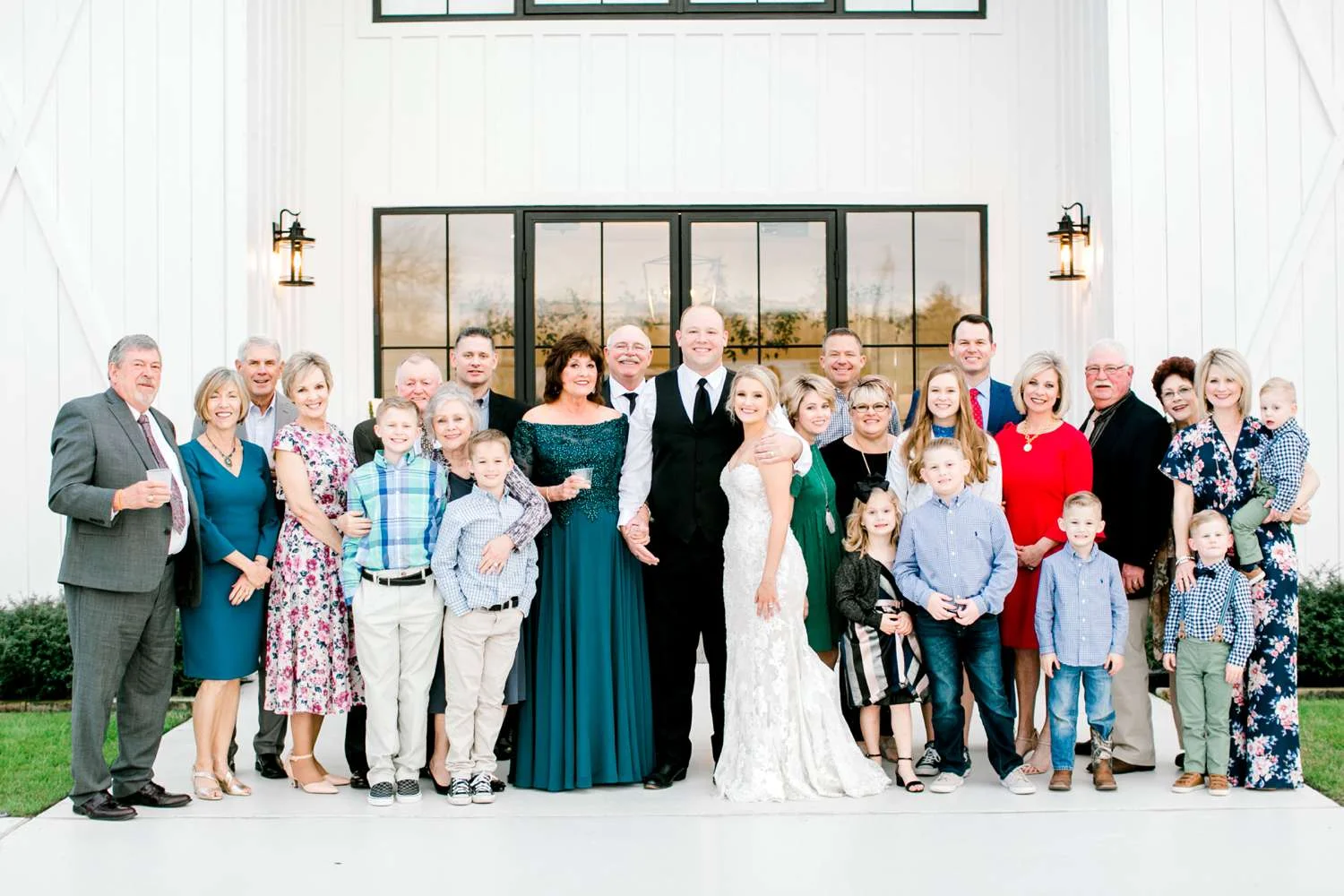 HEBERT_MORGAN_AND_CLAY_ALLEEJ_THE_FARMHOUSE_MONTGOMERY_TEXAS_WEDDING_0191.jpg