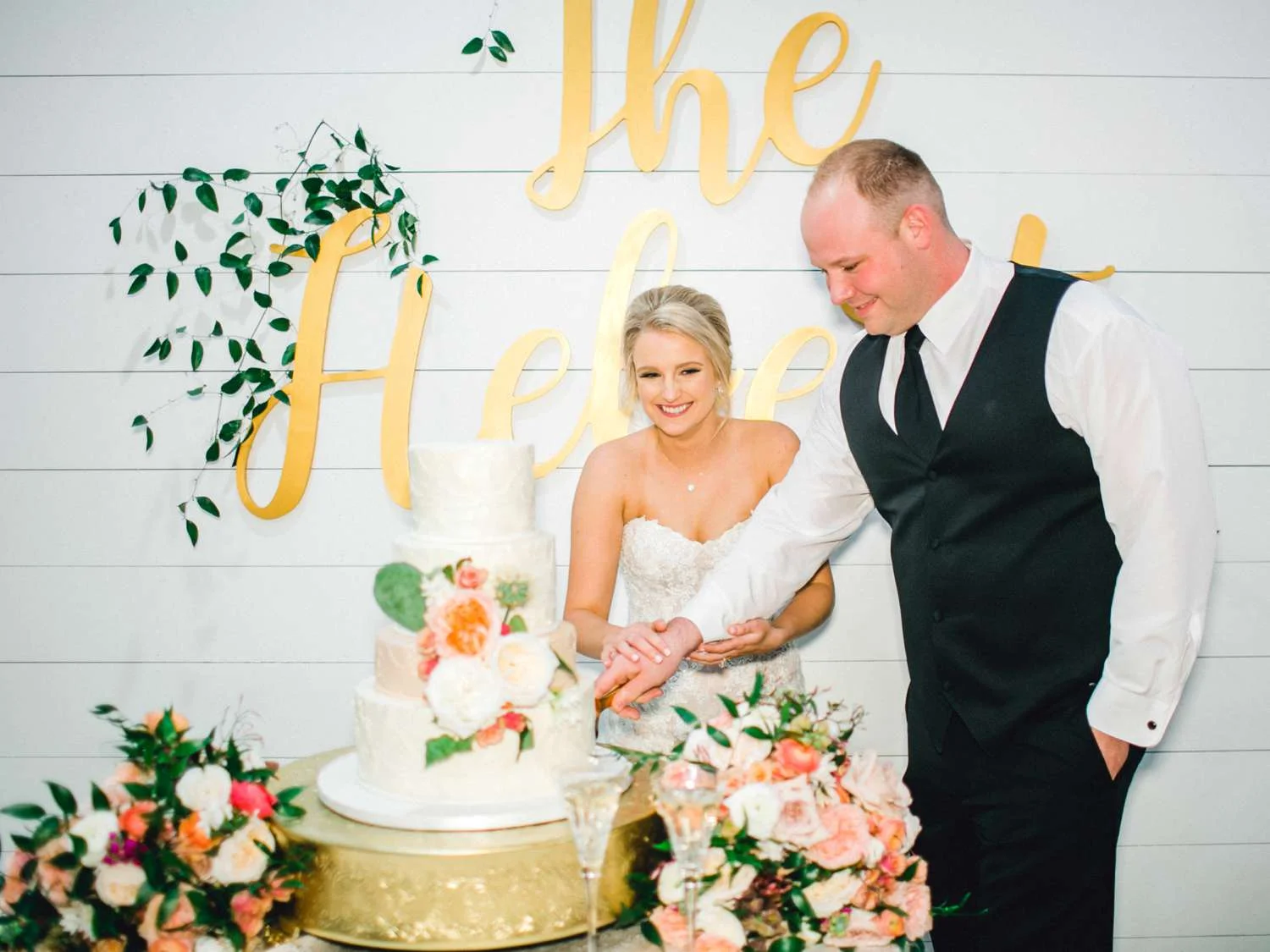 HEBERT_MORGAN_AND_CLAY_ALLEEJ_THE_FARMHOUSE_MONTGOMERY_TEXAS_WEDDING_0200.jpg