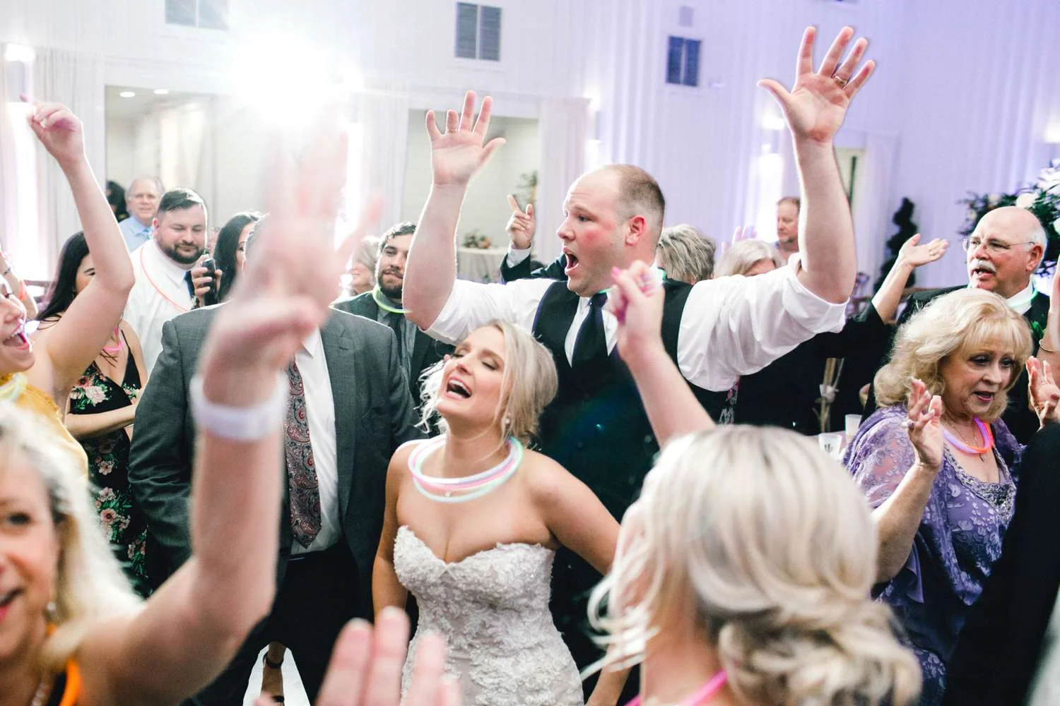HEBERT_MORGAN_AND_CLAY_ALLEEJ_THE_FARMHOUSE_MONTGOMERY_TEXAS_WEDDING_0236.jpg