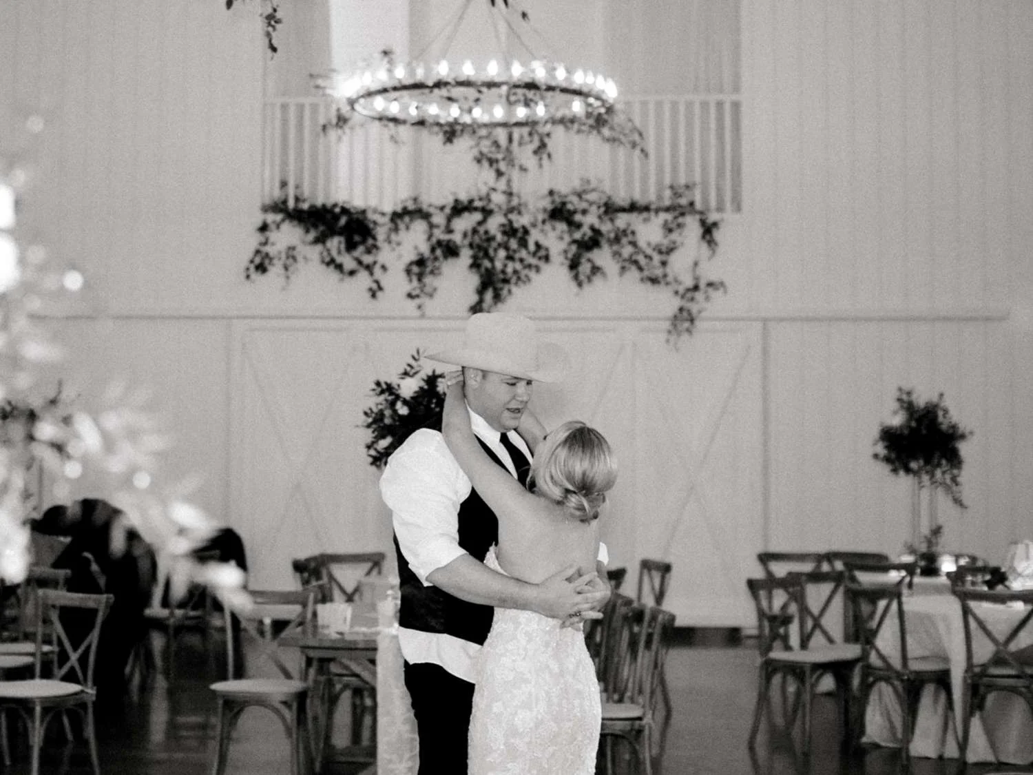 HEBERT_MORGAN_AND_CLAY_ALLEEJ_THE_FARMHOUSE_MONTGOMERY_TEXAS_WEDDING_0245.jpg