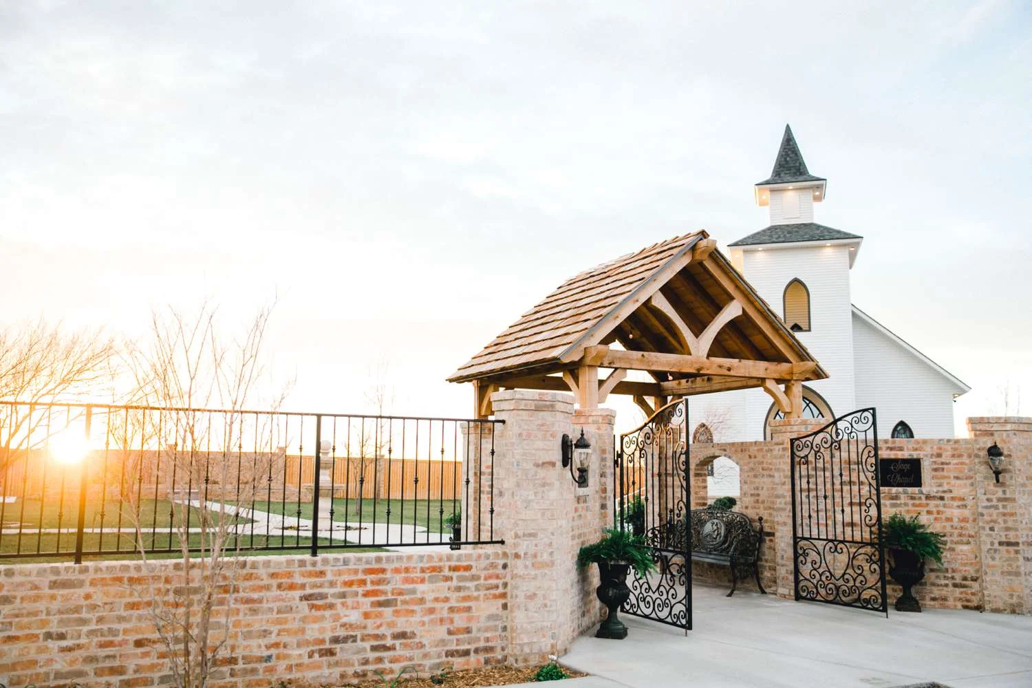 CASSIDY+AND+HARLEY+BRADLEY+EBERLEY+BROOKS+CHAPEL+LUBBOCK+WEDDING+PHOTOGRAPHER+ALLEEJ_0167.jpg