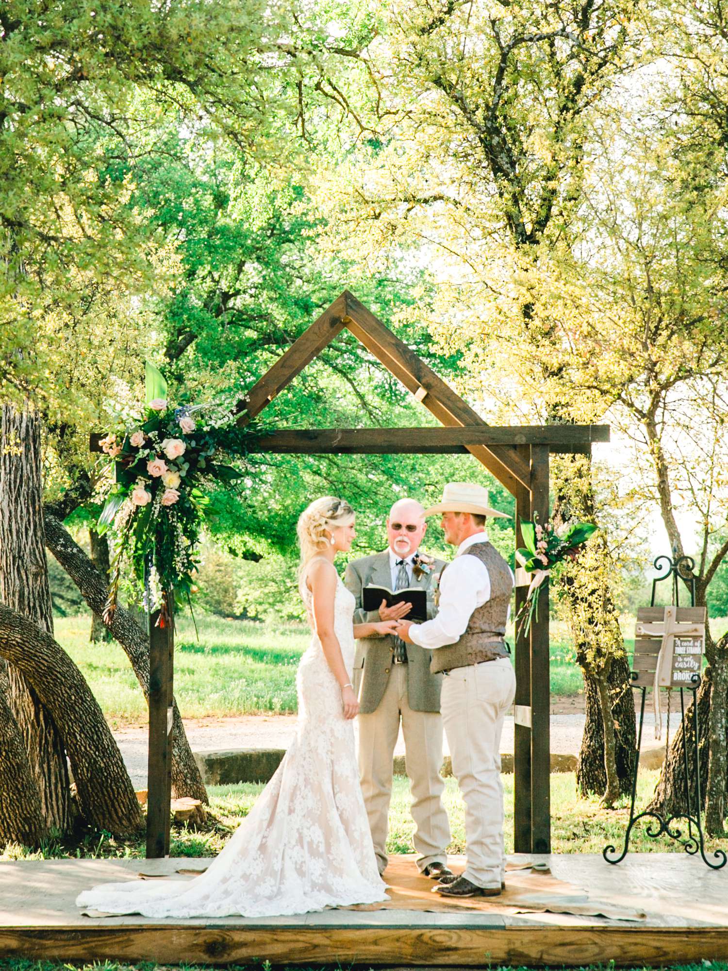 SARAH+TREVOR+BADGETT+SPARROW+CREEK+GRAHAM+TEXAS+ALLEEJ+WEDDINGS_0070.jpg