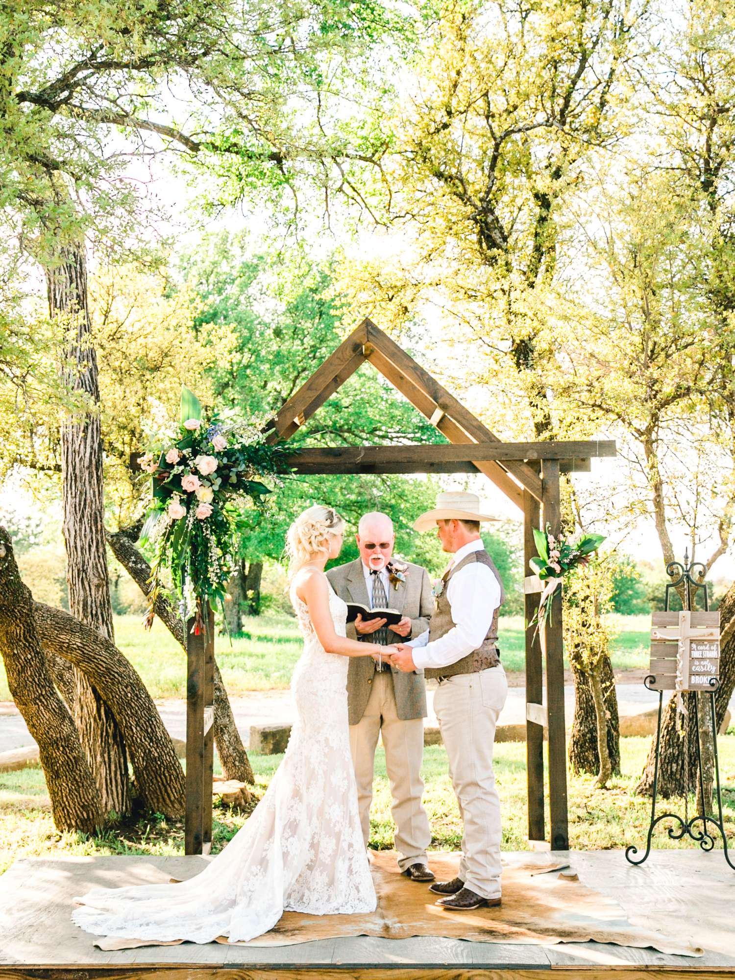 SARAH+TREVOR+BADGETT+SPARROW+CREEK+GRAHAM+TEXAS+ALLEEJ+WEDDINGS_0074.jpg