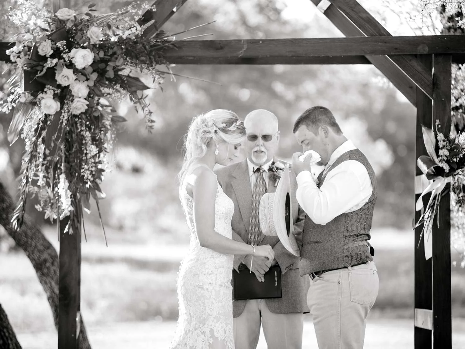 SARAH+TREVOR+BADGETT+SPARROW+CREEK+GRAHAM+TEXAS+ALLEEJ+WEDDINGS_0077.jpg