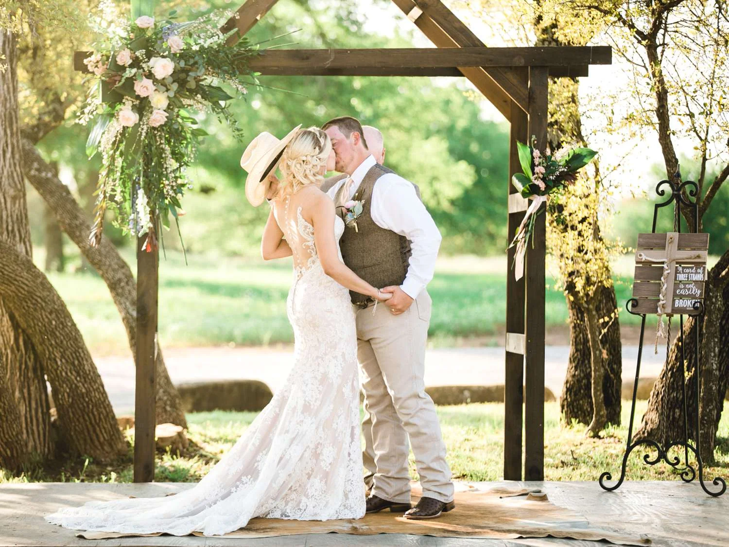 SARAH+TREVOR+BADGETT+SPARROW+CREEK+GRAHAM+TEXAS+ALLEEJ+WEDDINGS_0078.jpg