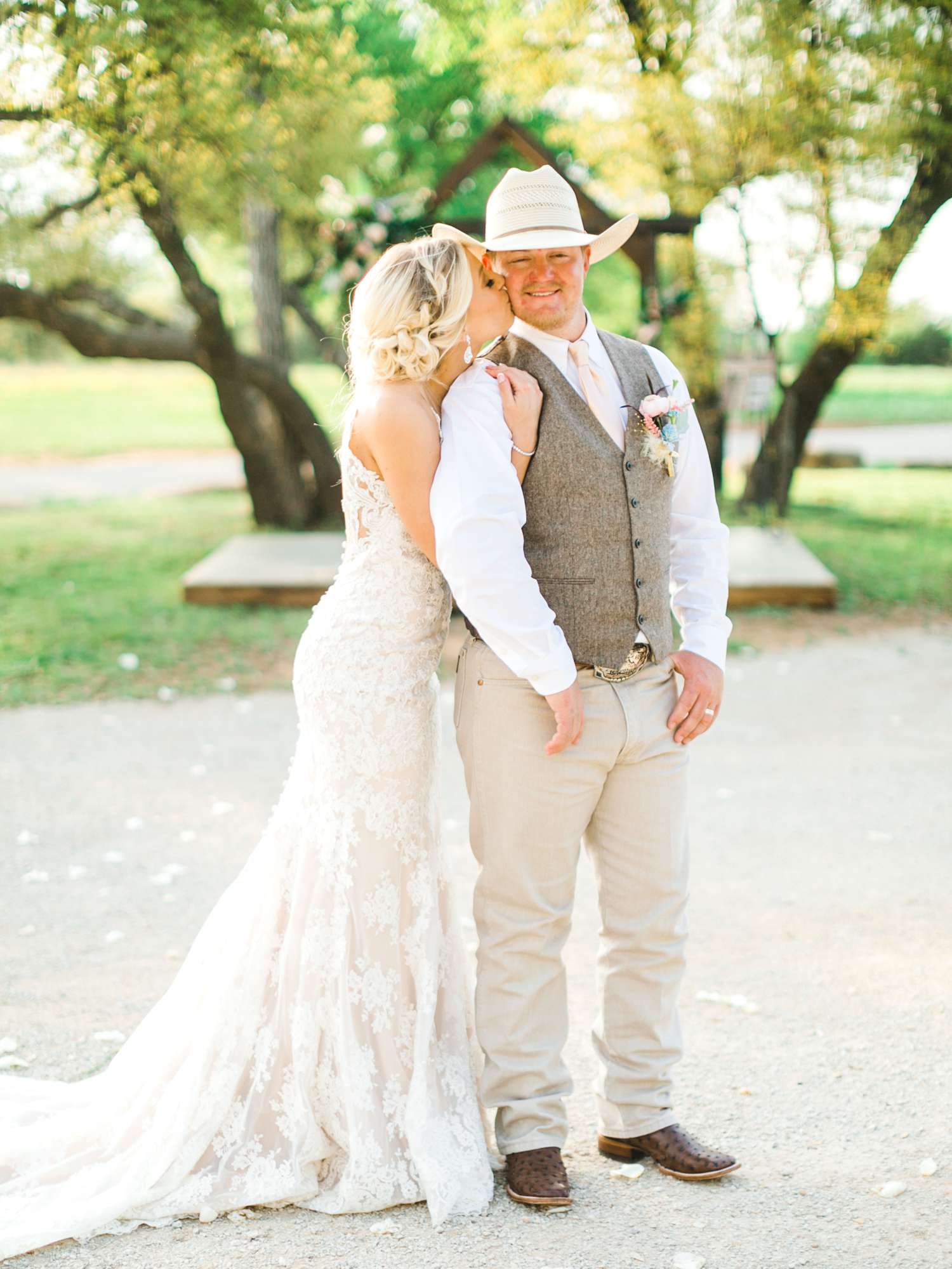 SARAH+TREVOR+BADGETT+SPARROW+CREEK+GRAHAM+TEXAS+ALLEEJ+WEDDINGS_0101.jpg