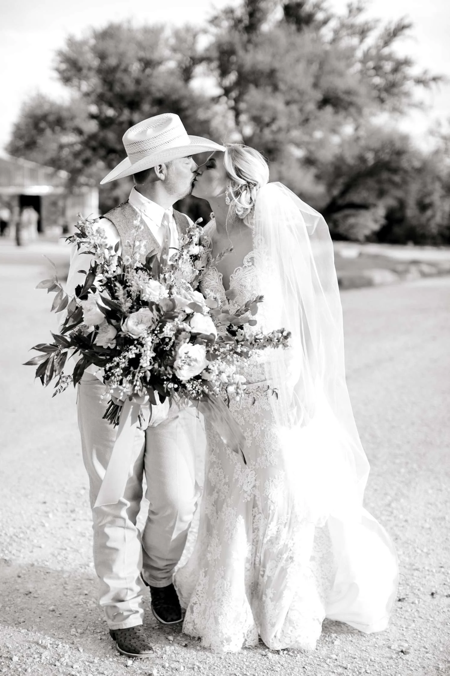 SARAH+TREVOR+BADGETT+SPARROW+CREEK+GRAHAM+TEXAS+ALLEEJ+WEDDINGS_0104.jpg