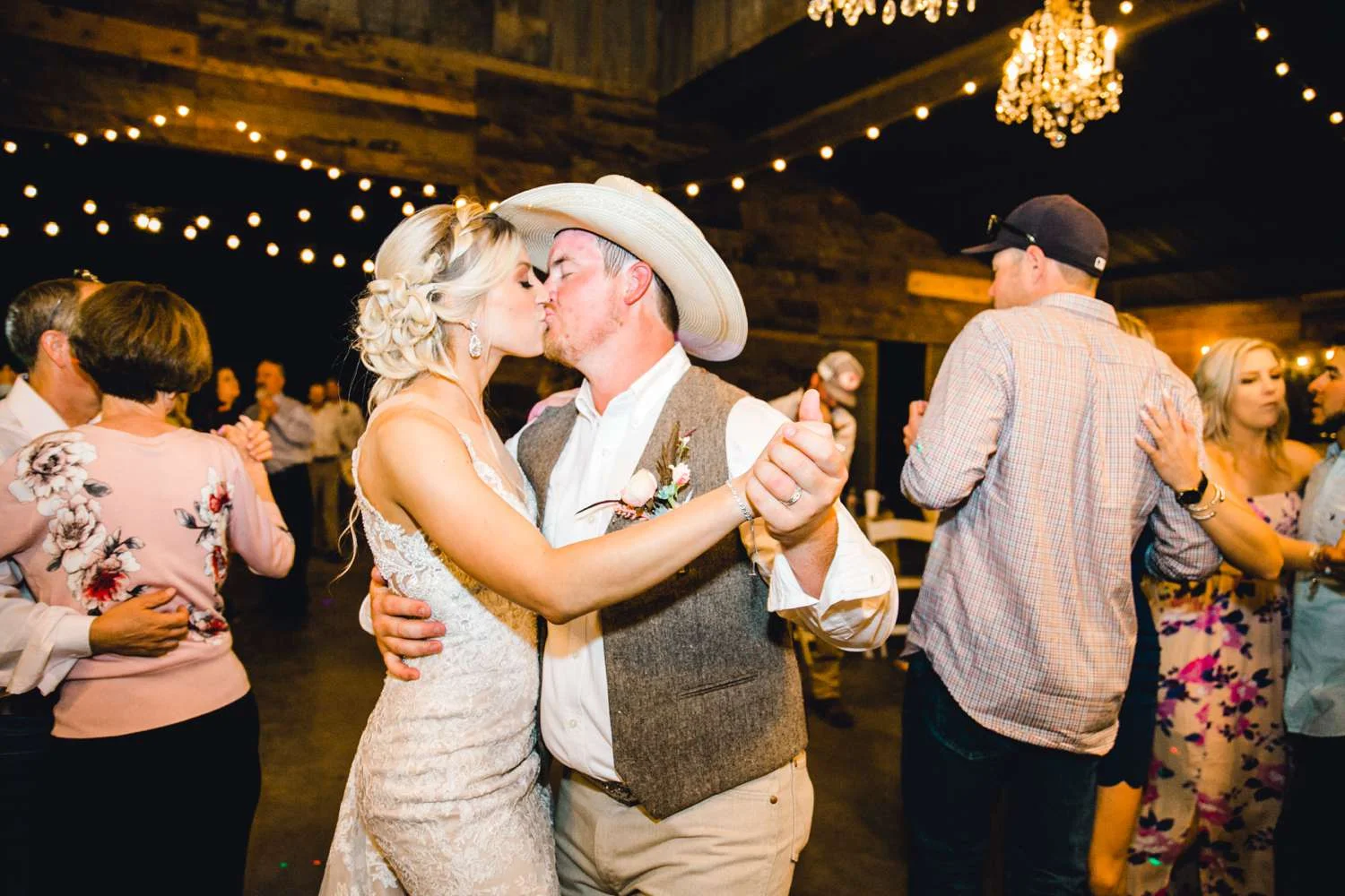 SARAH+TREVOR+BADGETT+SPARROW+CREEK+GRAHAM+TEXAS+ALLEEJ+WEDDINGS_0166.jpg