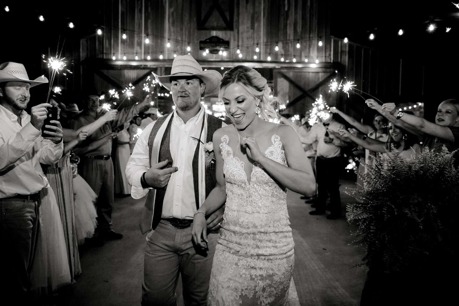 SARAH+TREVOR+BADGETT+SPARROW+CREEK+GRAHAM+TEXAS+ALLEEJ+WEDDINGS_0168.jpg